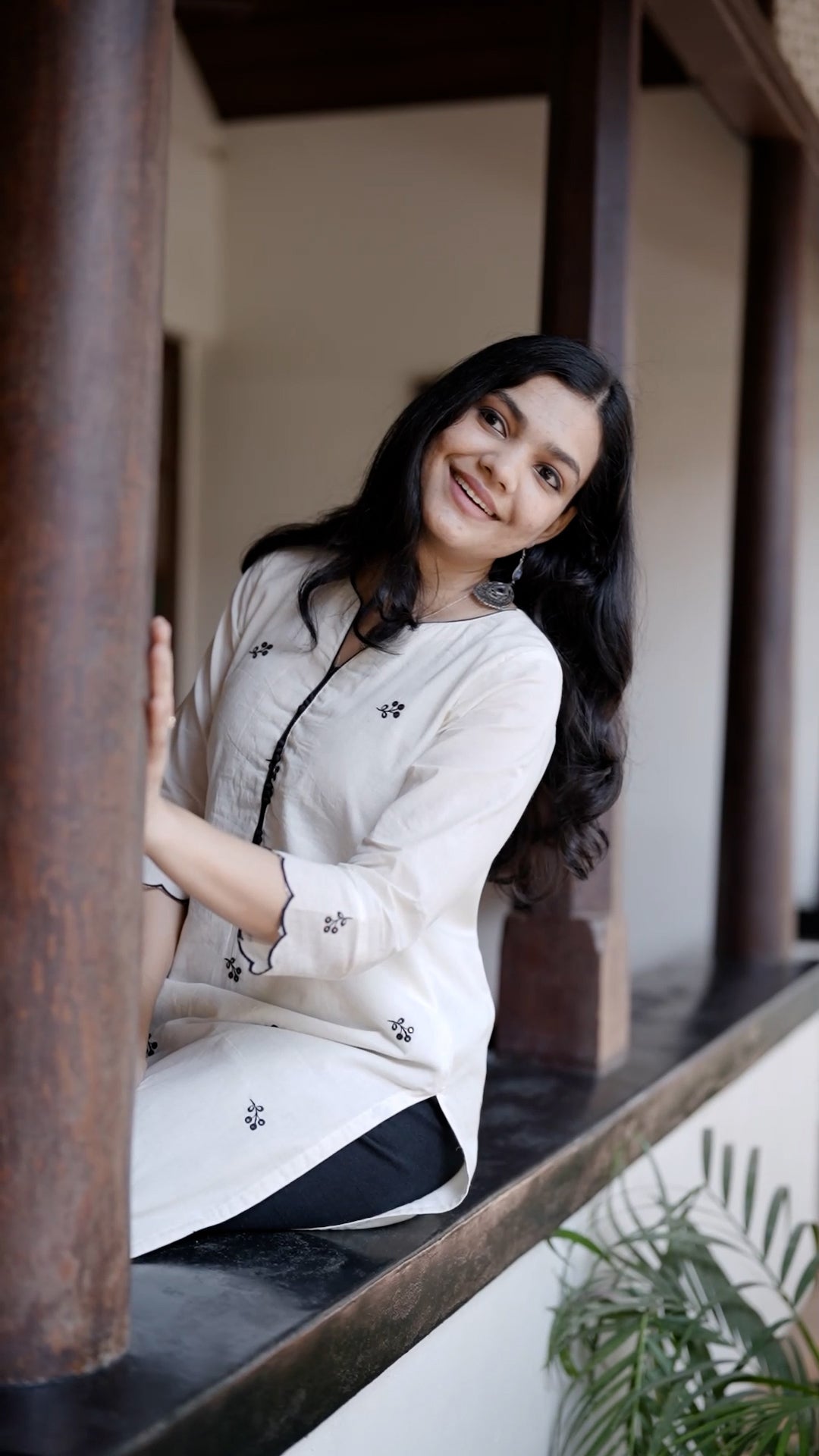 Elegant White Floral Embroidered Kurthi