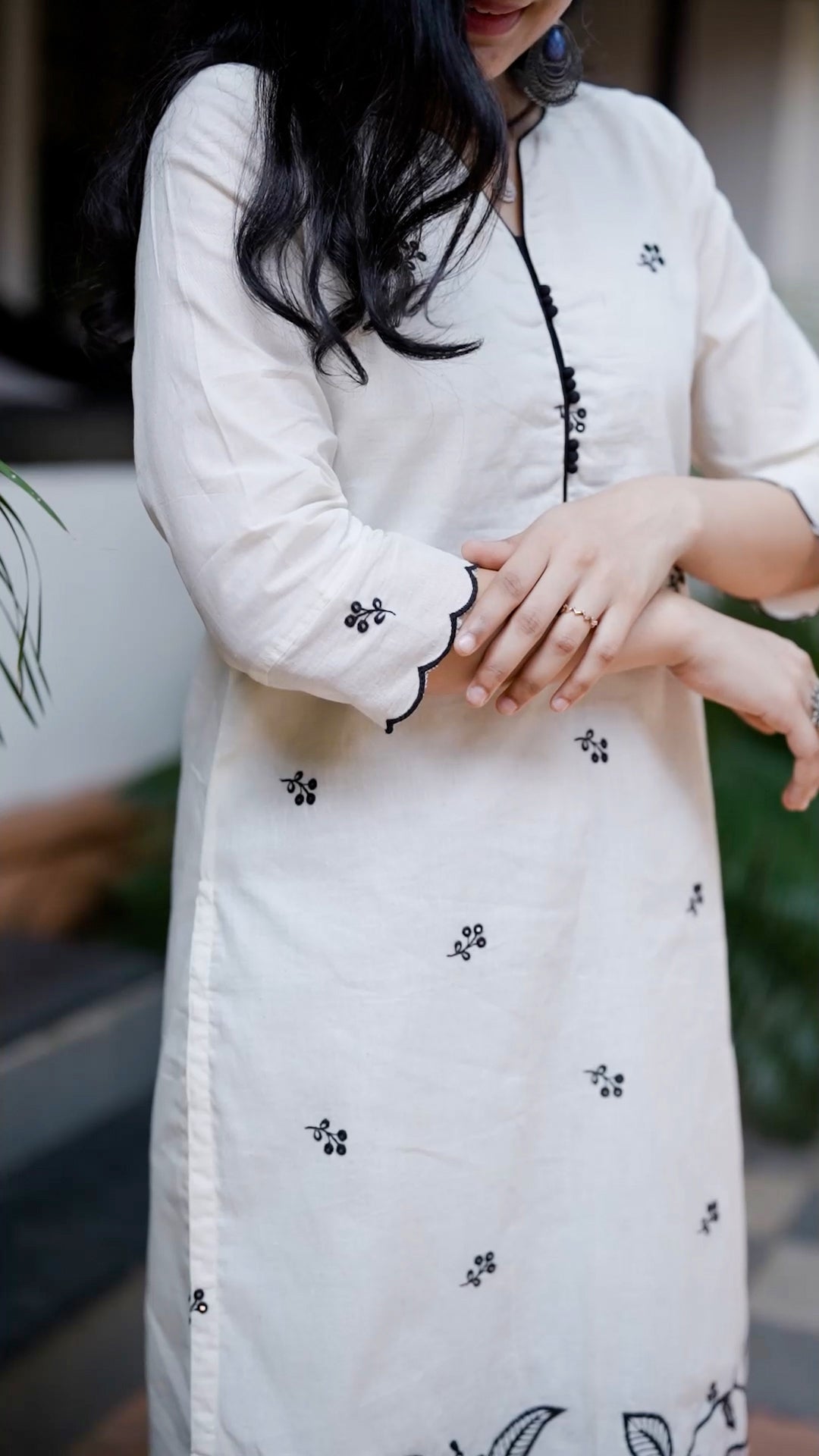Elegant White Floral Embroidered Kurthi