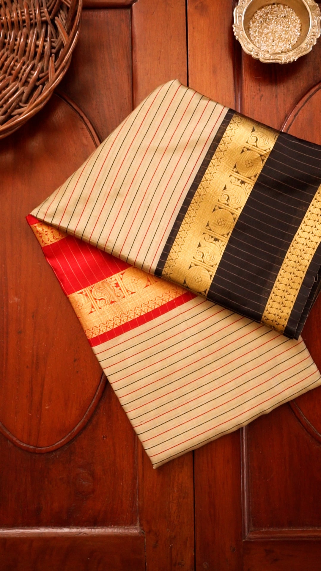 Elegant Traditional Saree with Rich Border Detailing [SDA01]