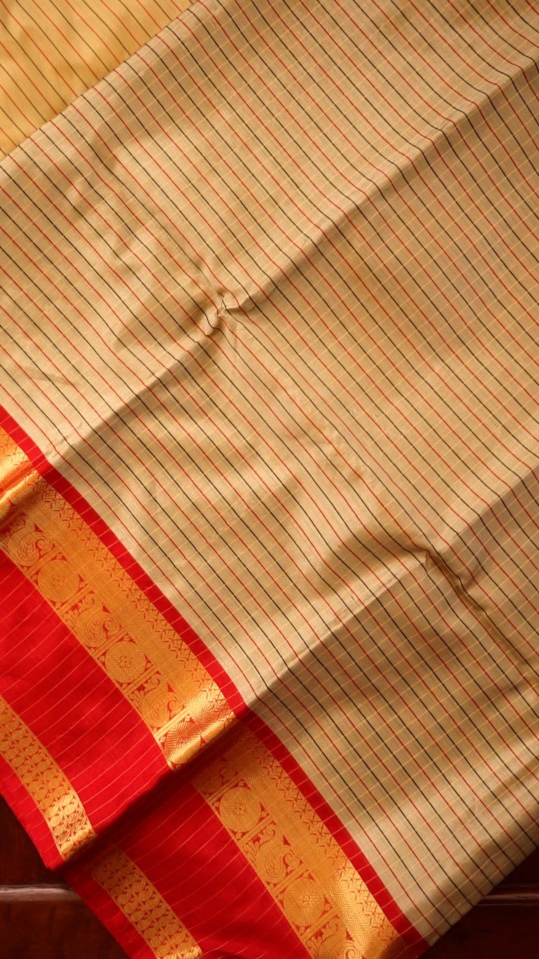 Elegant Traditional Saree with Rich Border Detailing [SDA01]