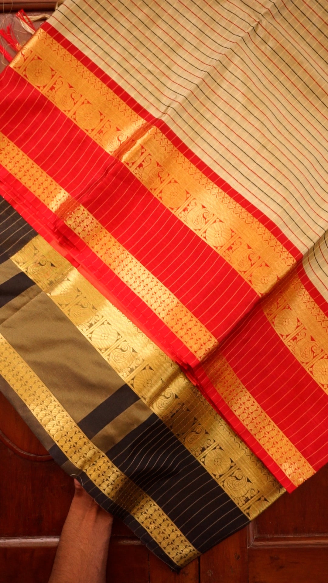 Elegant Traditional Saree with Rich Border Detailing [SDA01]