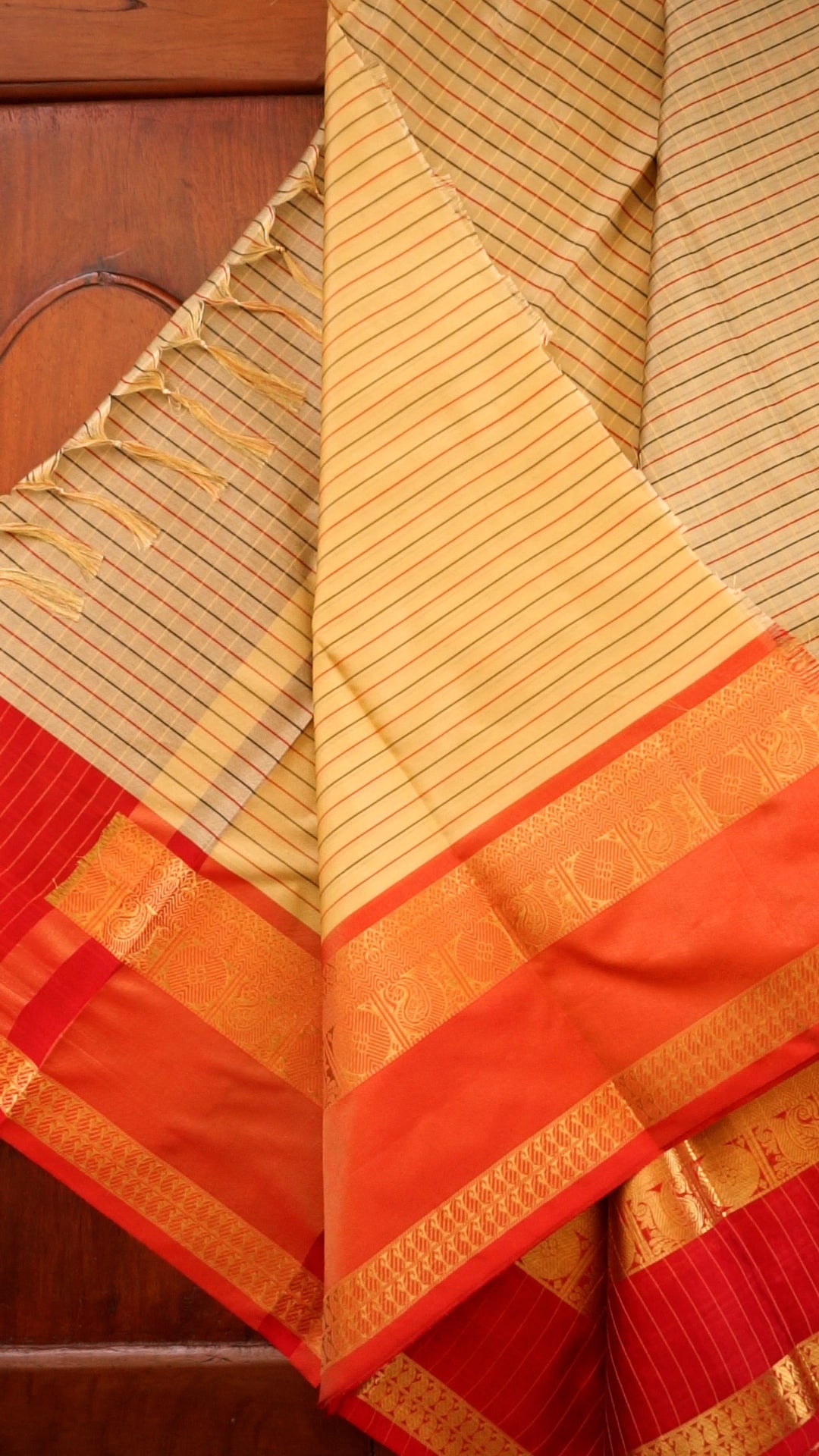 Elegant Traditional Saree with Rich Border Detailing [SDA01]
