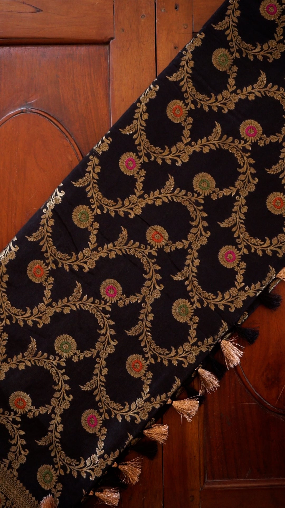 Elegant Black Soft Silk Saree with Zari Work [AV16]