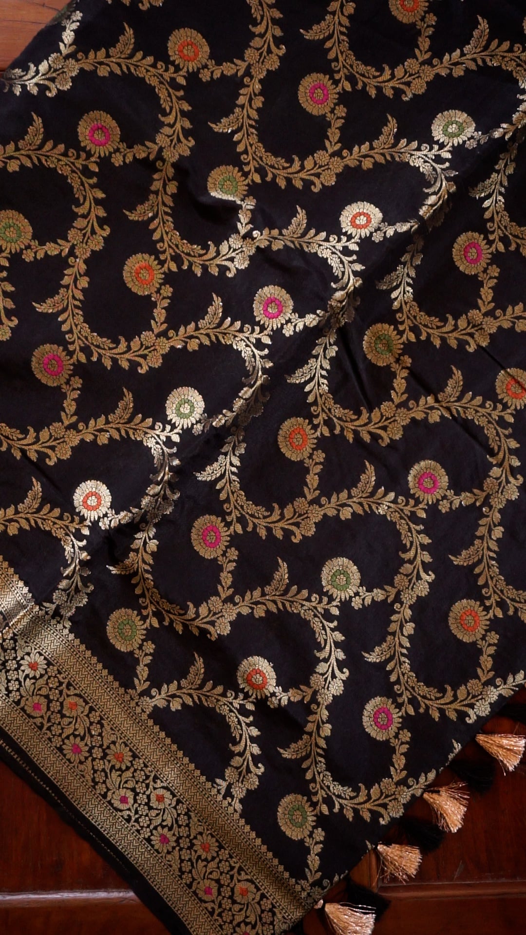 Elegant Black Soft Silk Saree with Zari Work [AV16]