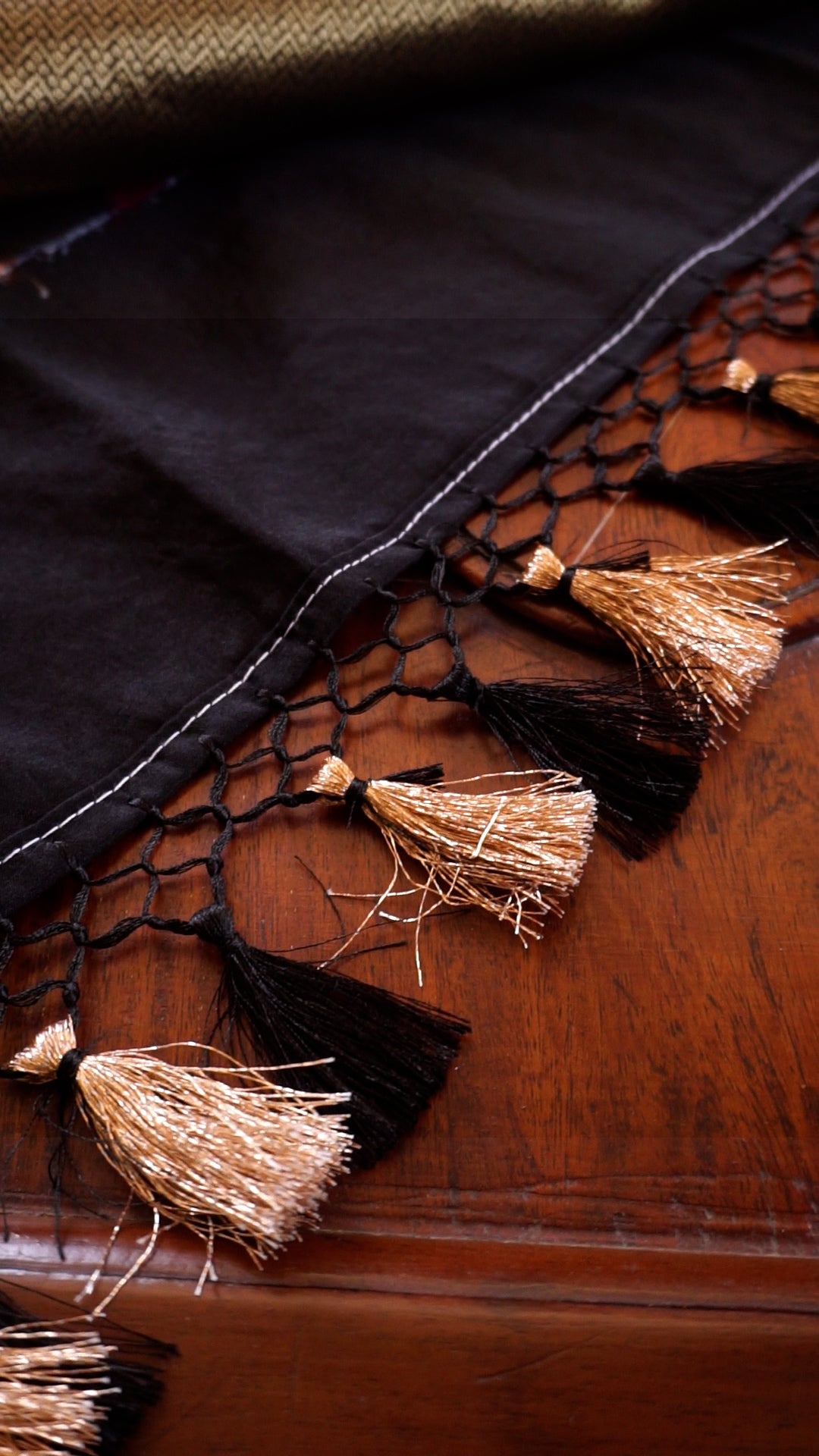 Elegant Black Soft Silk Saree with Zari Work [AV16]