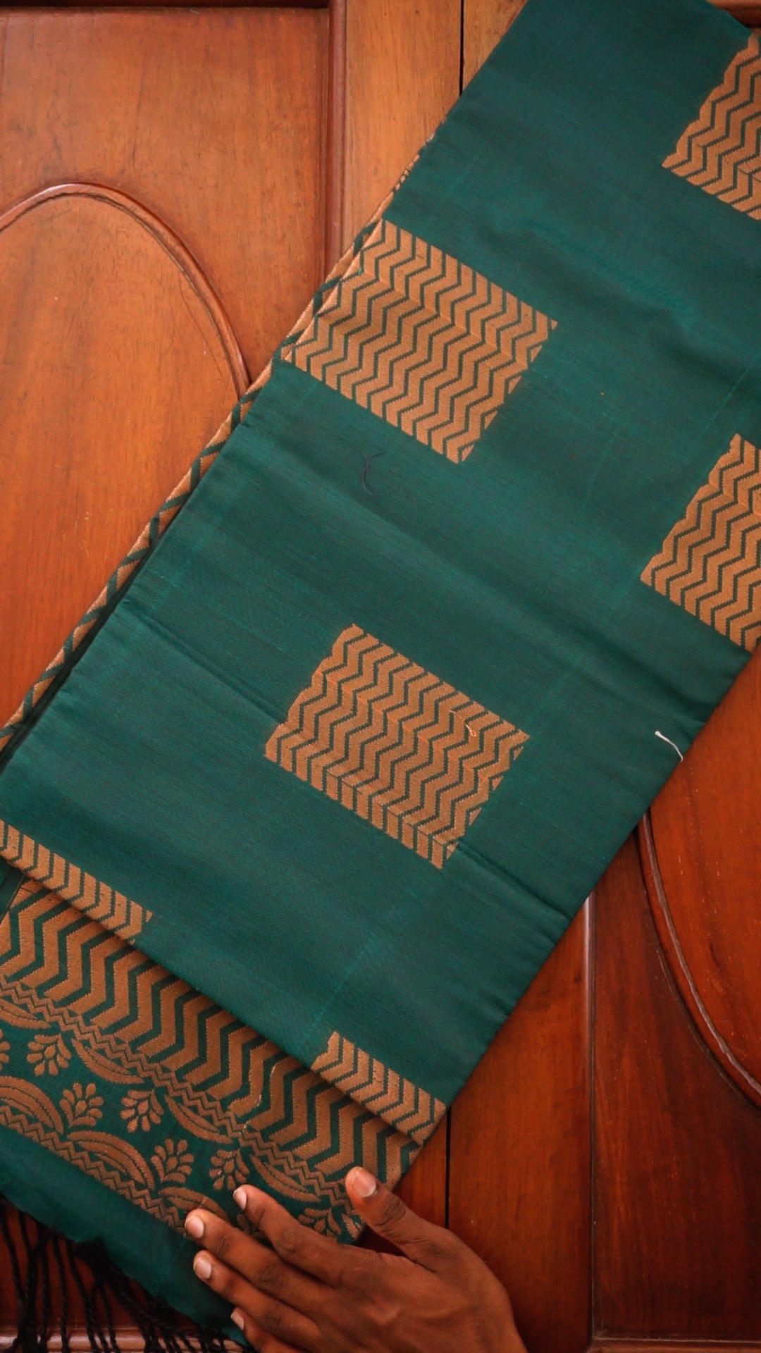 Drape yourself in timeless elegance  [SR22]