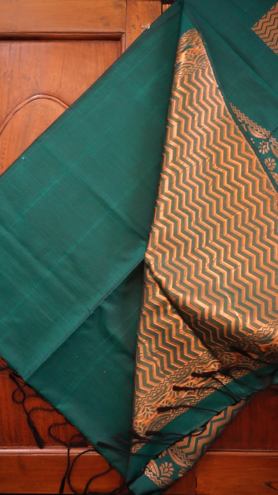 Drape yourself in timeless elegance  [SR22]
