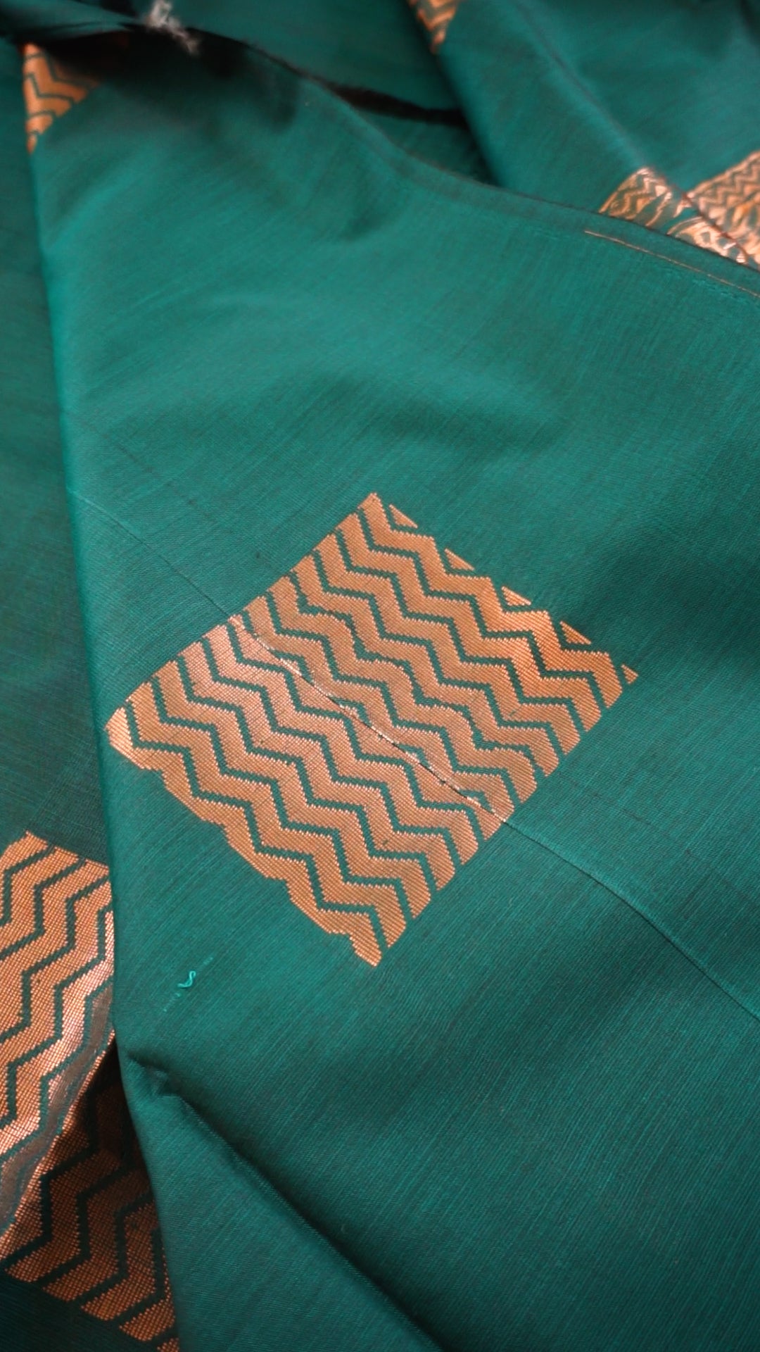 Drape yourself in timeless elegance  [SR22]