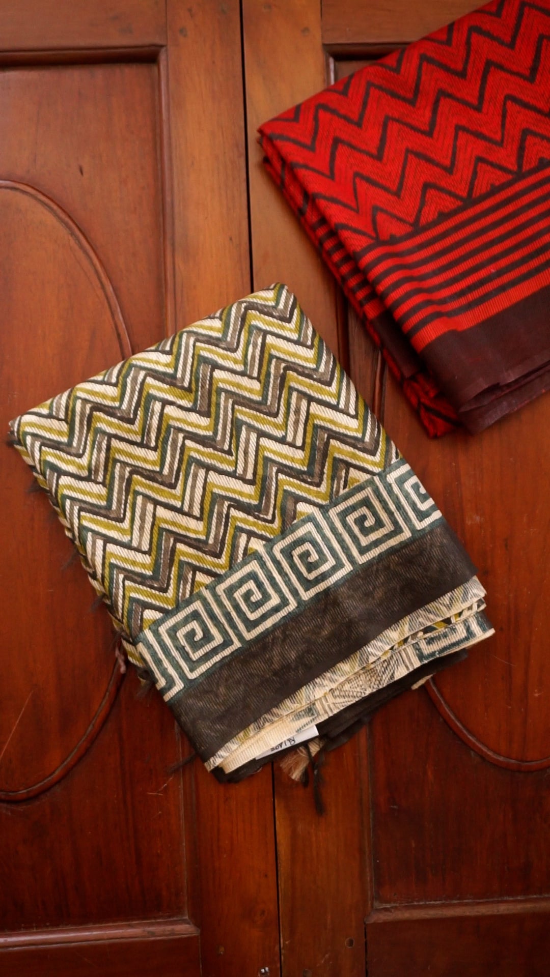Elegant Cotton Saree with Zigzag Design Border [AM263]