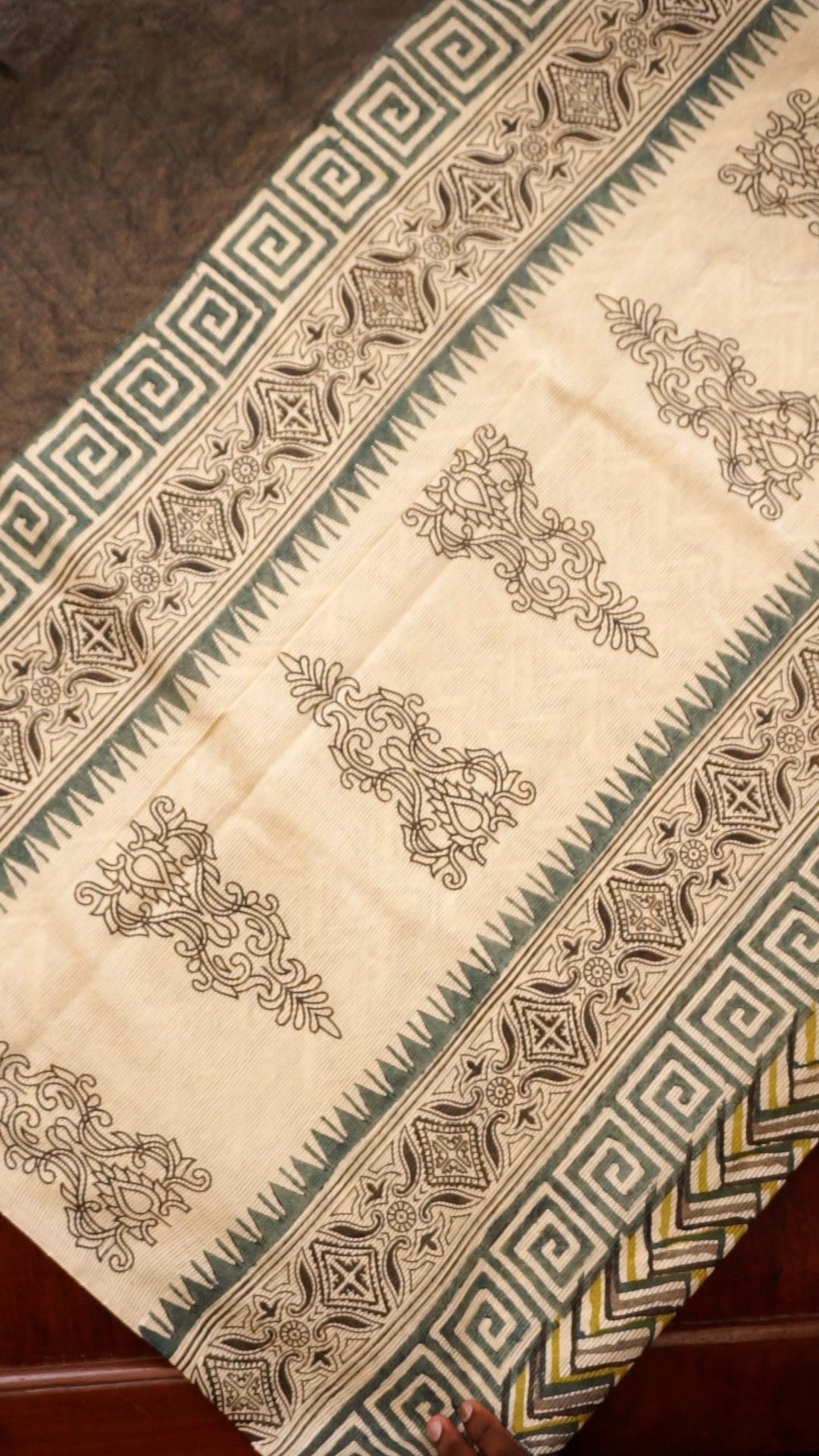 Elegant Cotton Saree with Zigzag Design Border [AM263]