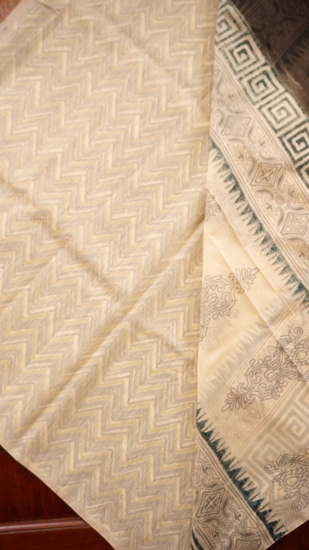 Elegant Cotton Saree with Zigzag Design Border [AM263]