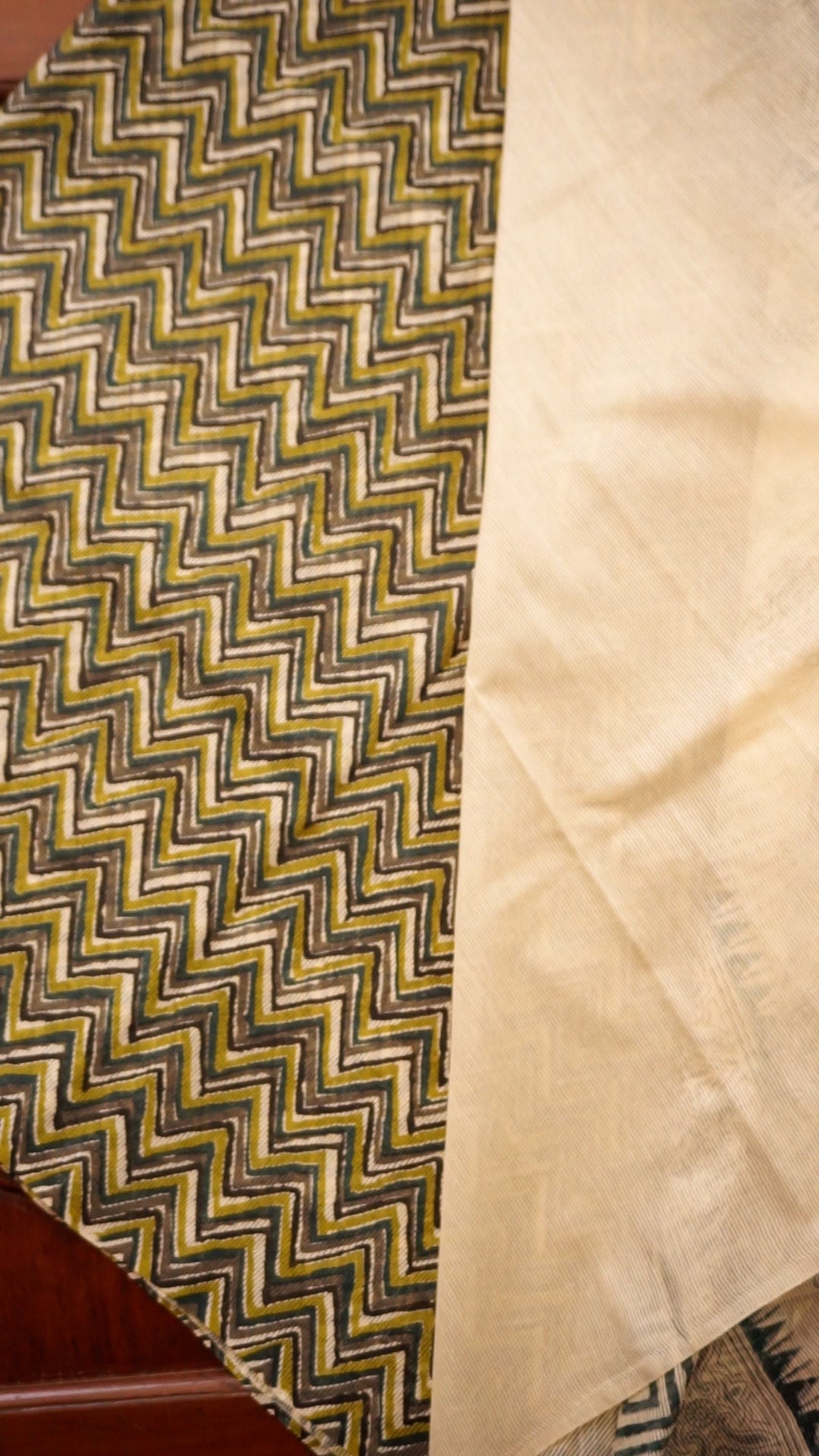 Elegant Cotton Saree with Zigzag Design Border [AM263]