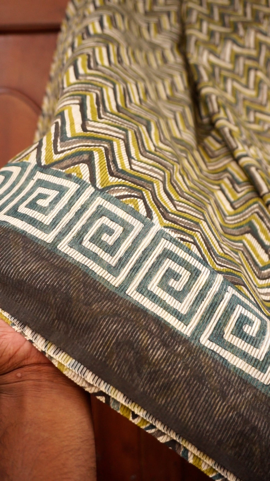 Elegant Cotton Saree with Zigzag Design Border [AM263]