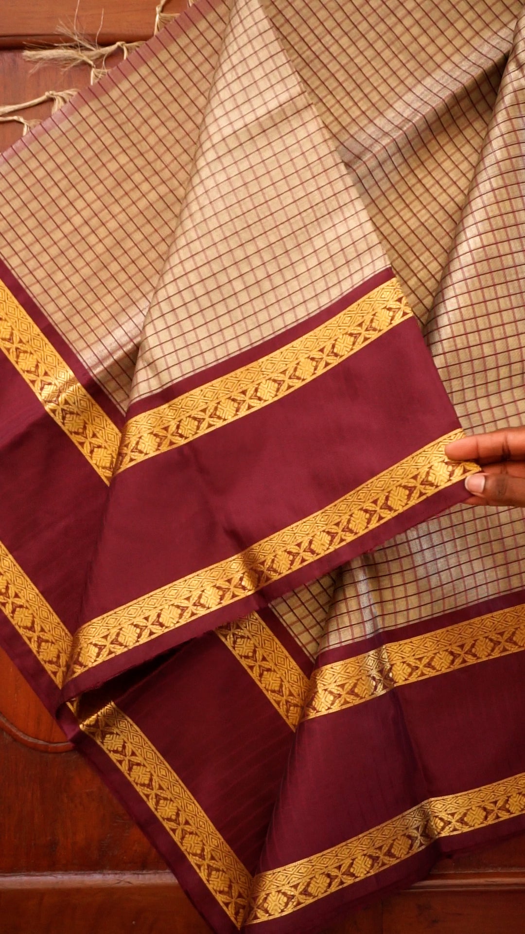 Elegant Traditional Saree with Rich Border Detailing [SDA02]