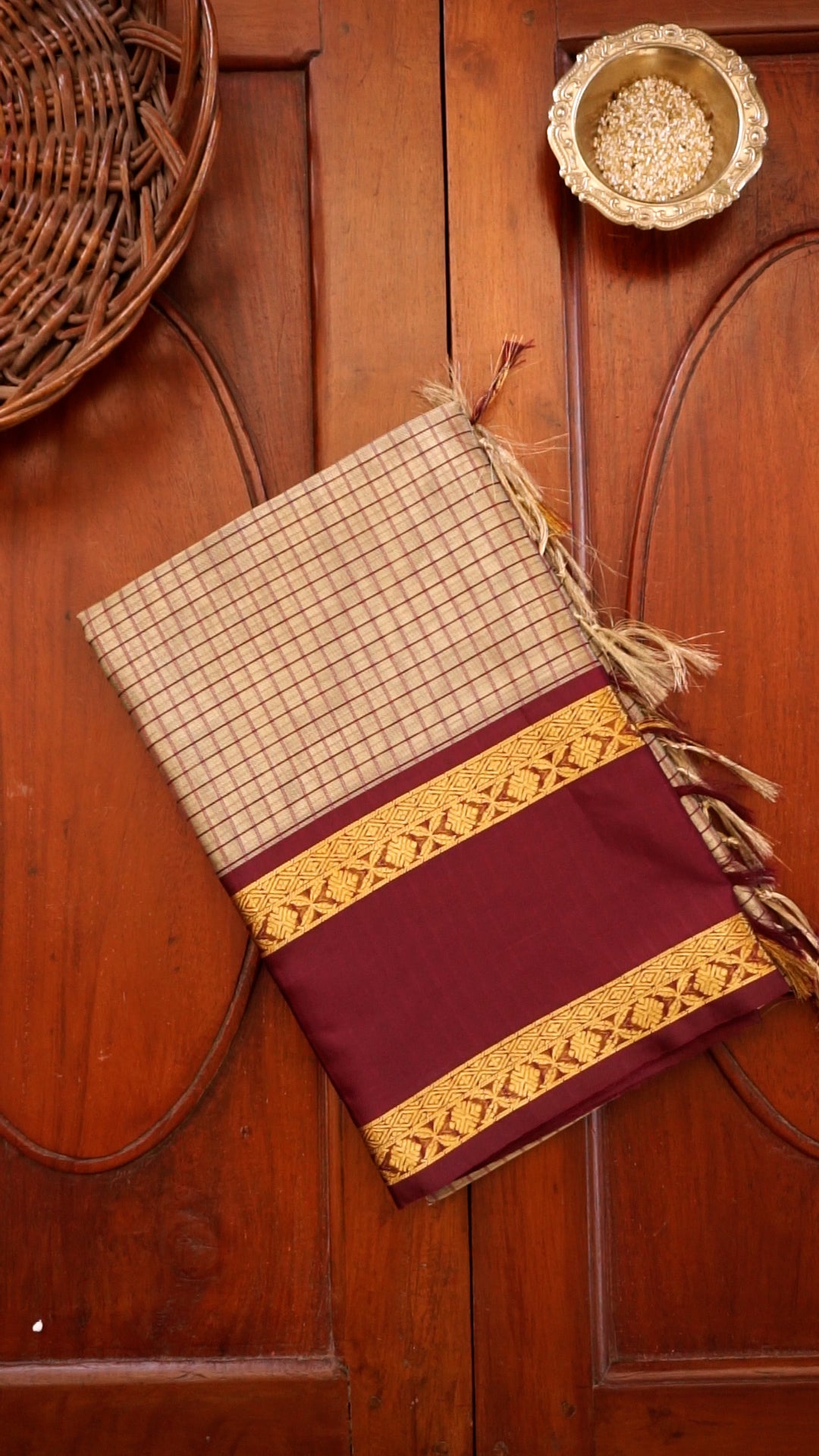 Elegant Traditional Saree with Rich Border Detailing [SDA02]
