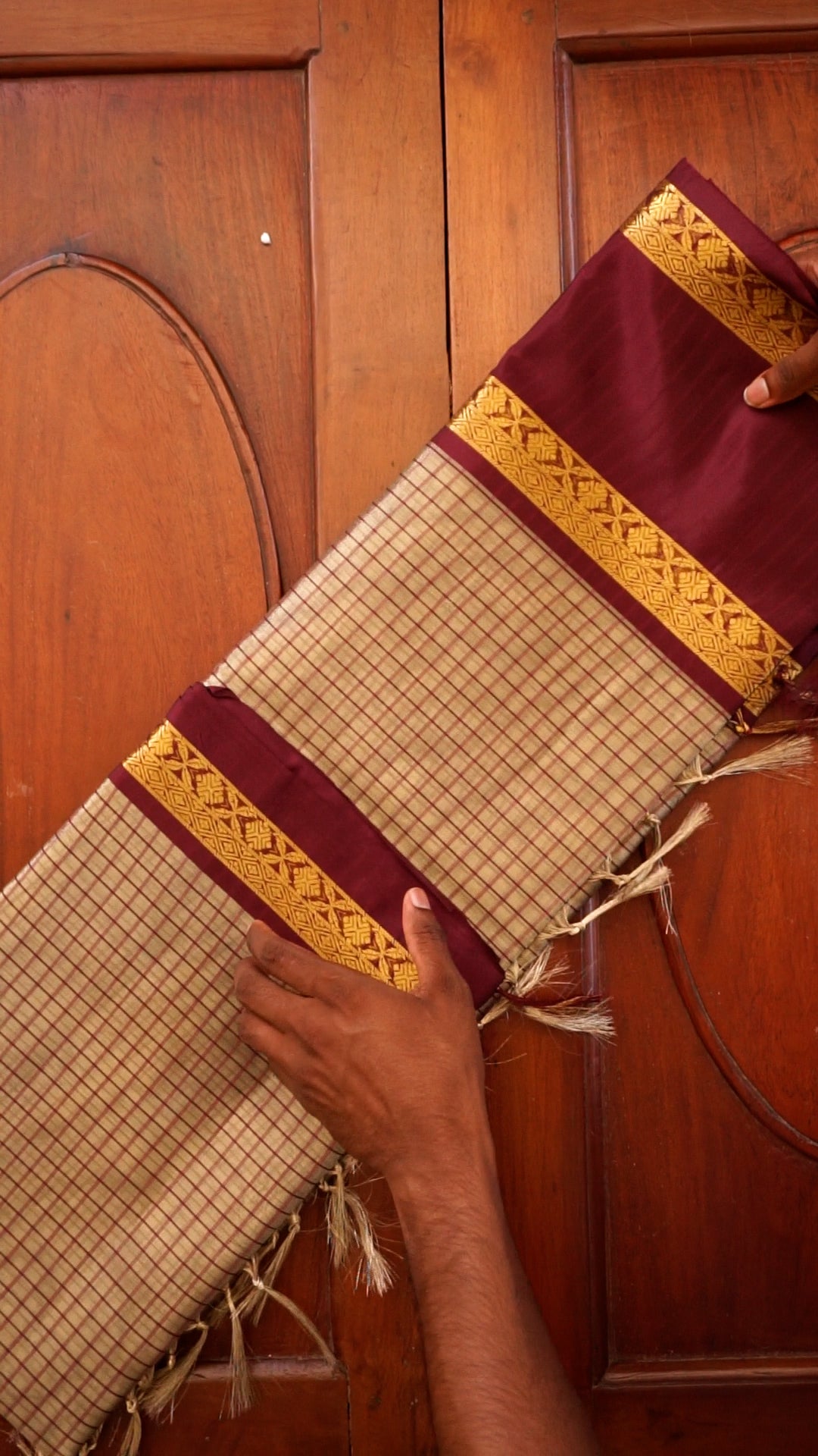 Elegant Traditional Saree with Rich Border Detailing [SDA02]
