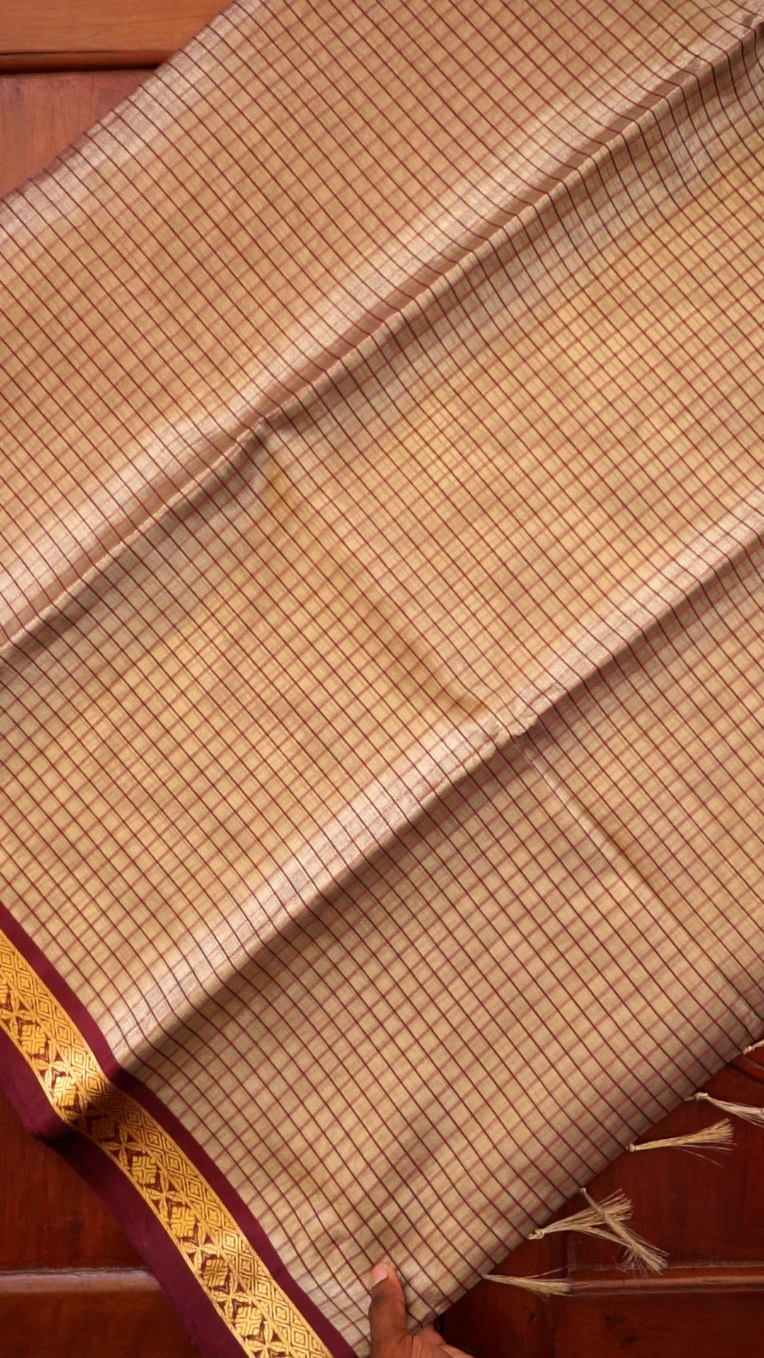 Elegant Traditional Saree with Rich Border Detailing [SDA02]