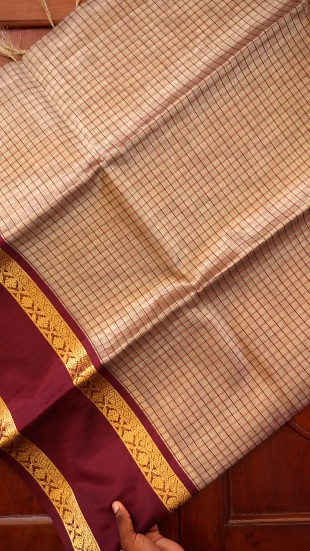 Elegant Traditional Saree with Rich Border Detailing [SDA02]