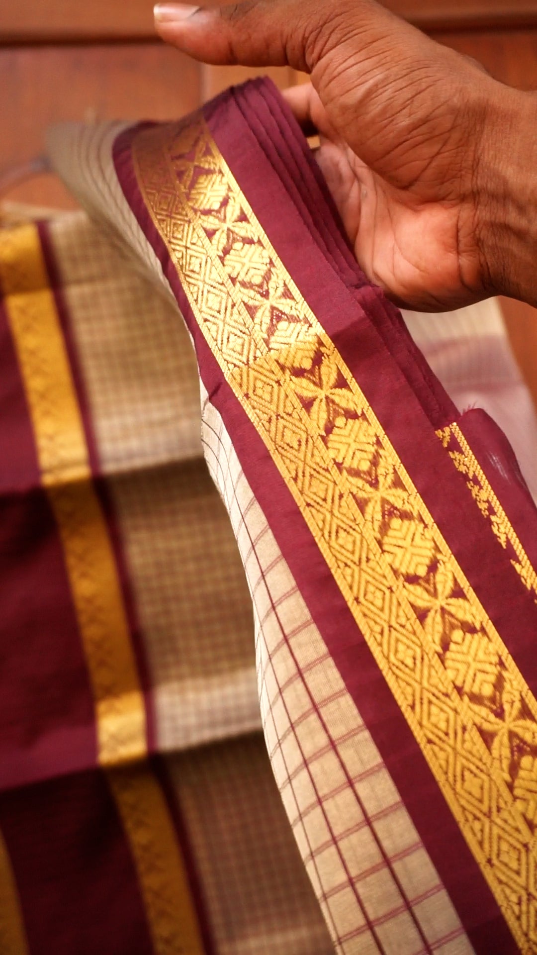 Elegant Traditional Saree with Rich Border Detailing [SDA02]