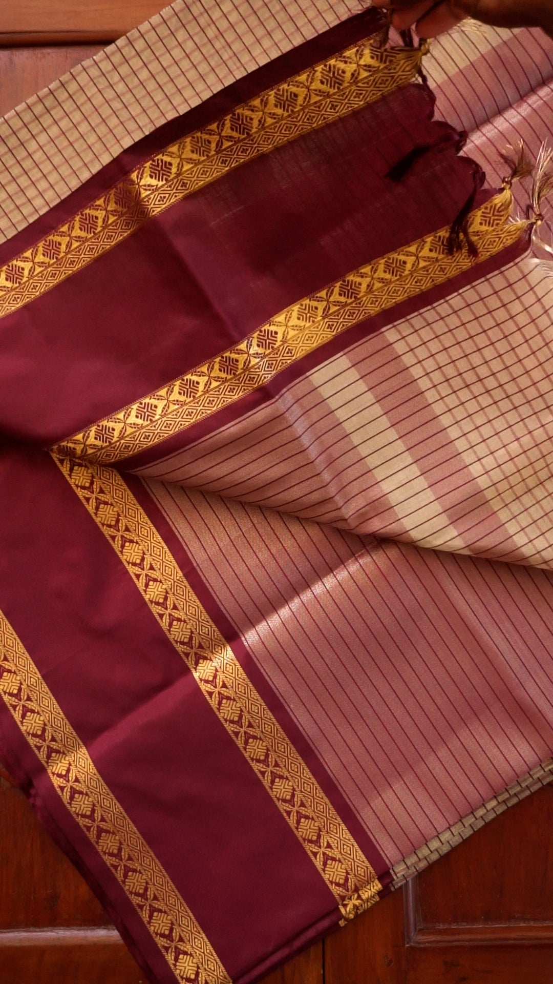 Elegant Traditional Saree with Rich Border Detailing [SDA02]