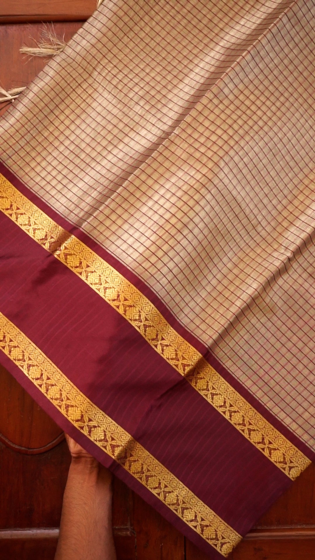 Elegant Traditional Saree with Rich Border Detailing [SDA02]