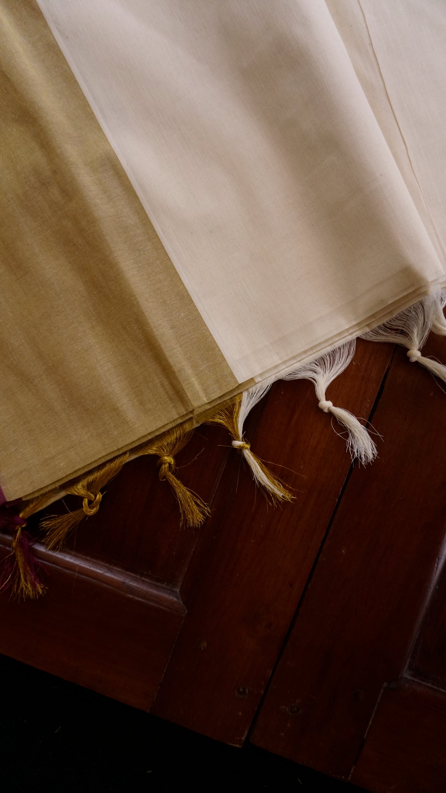 Classic White & Gold Traditional Saree [GUD247]