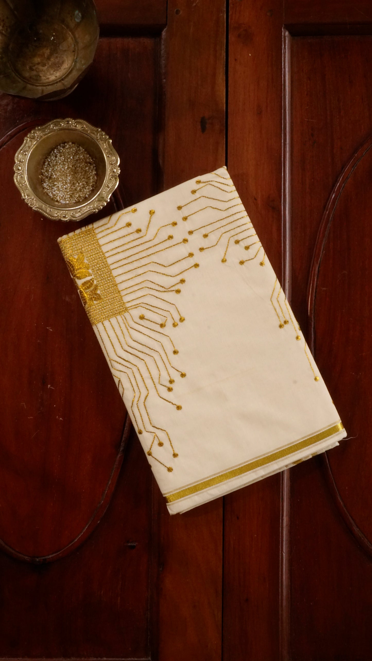 Elegant Kerala Kasavu Saree with Golden Zari Border [MC67]
