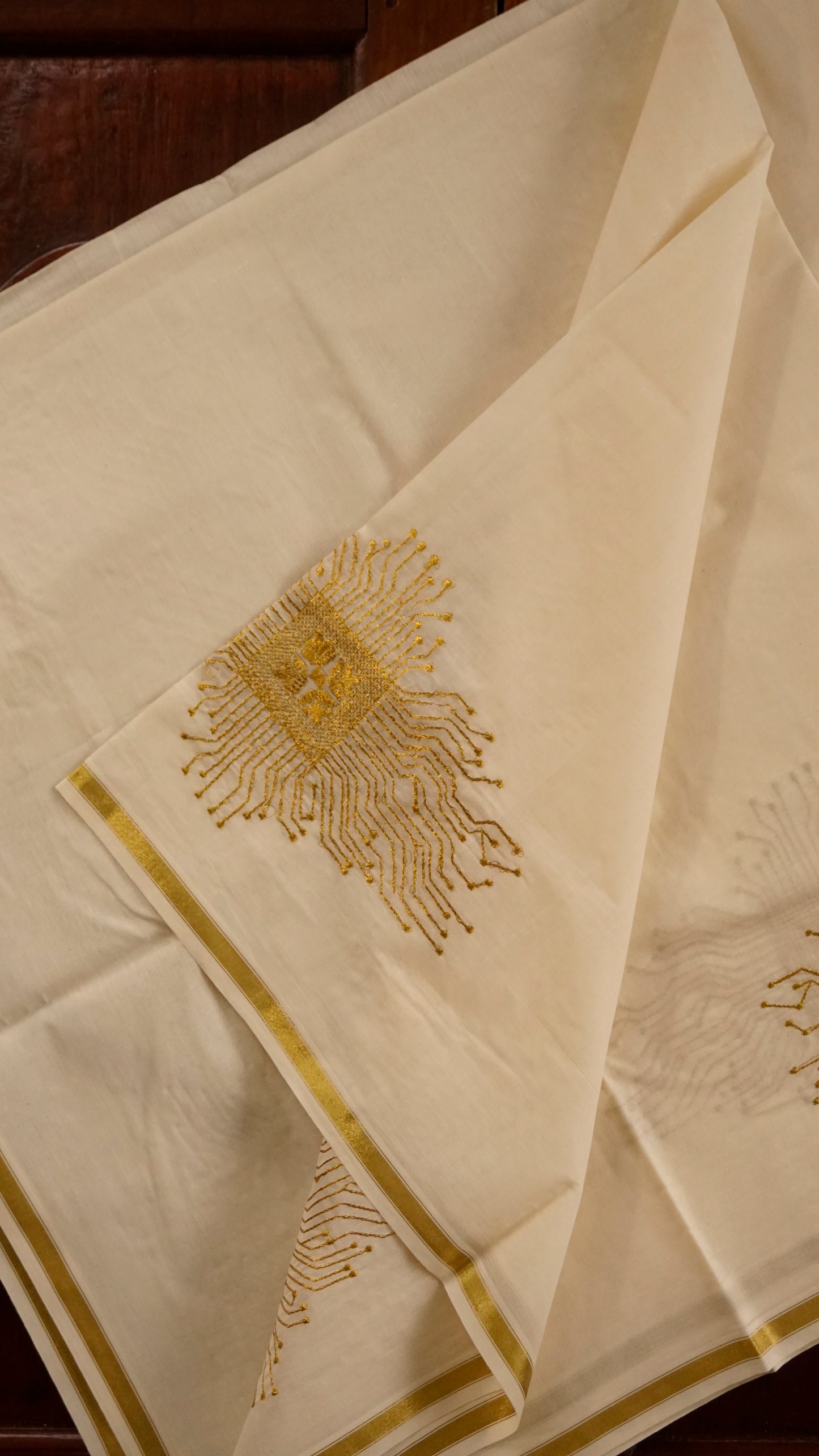 Elegant Kerala Kasavu Saree with Golden Zari Border [MC67]