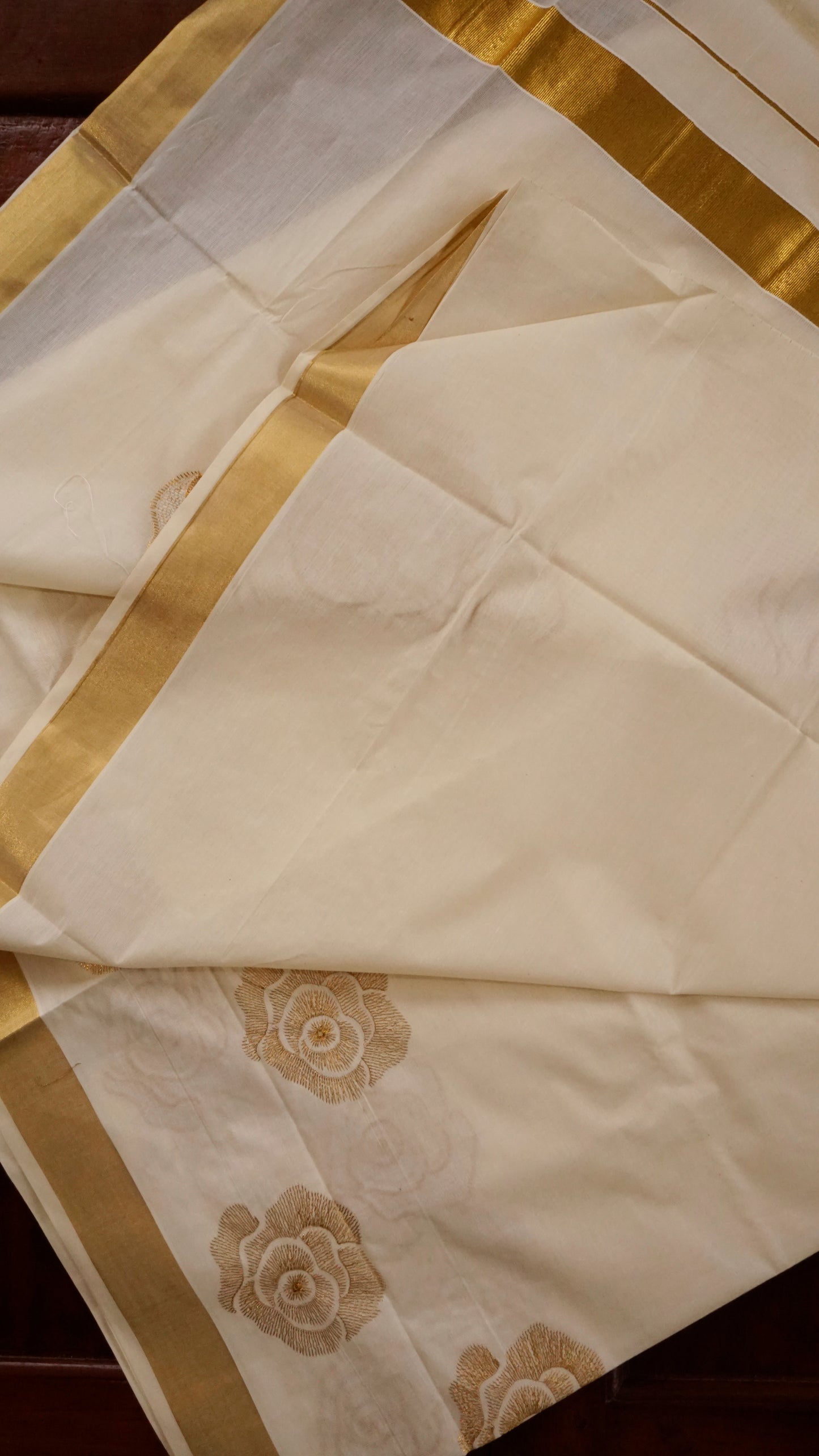 Elegant Kerala Kasavu Saree with Floral Zari Motifs [MC65]