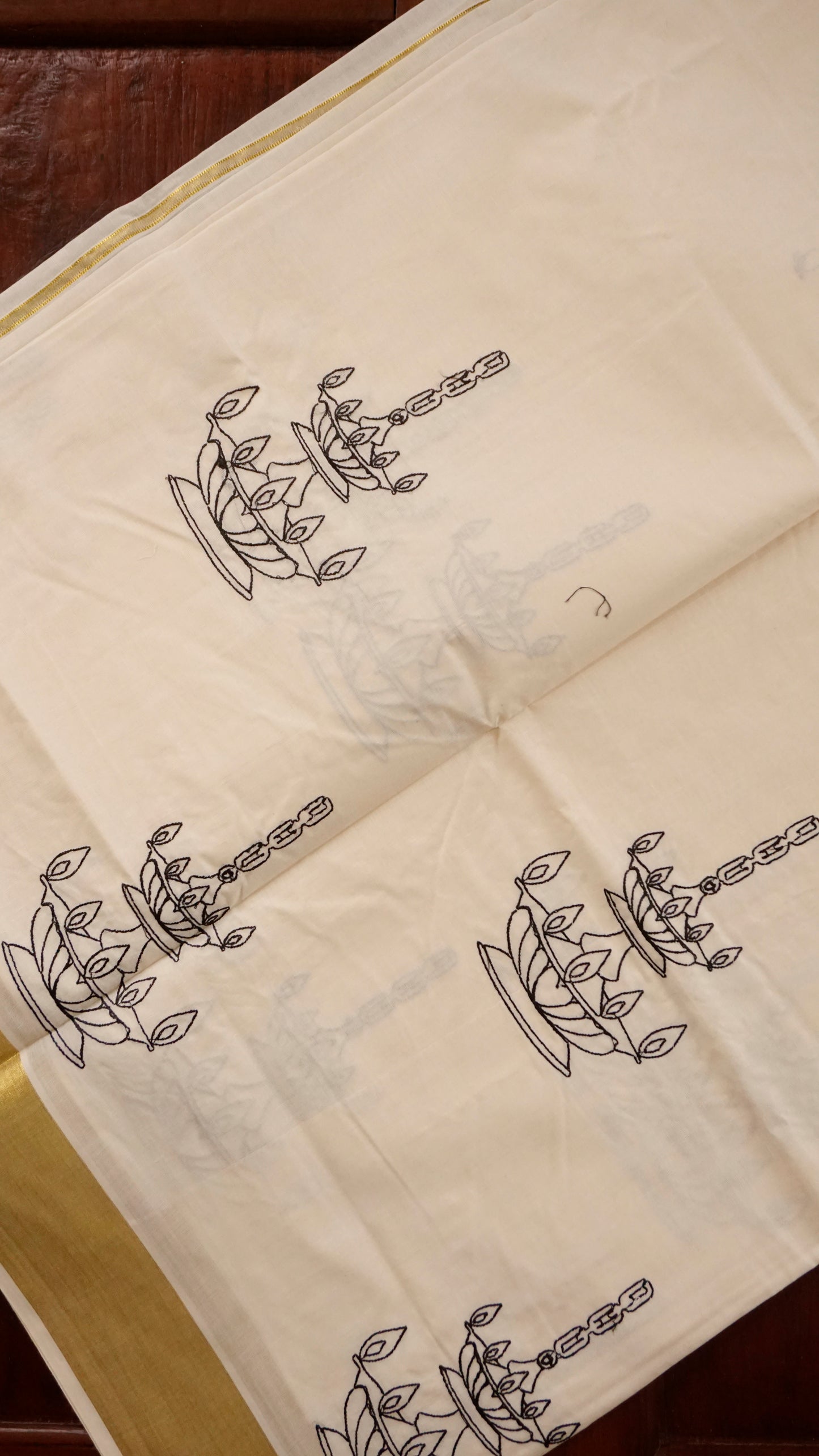 Elegant Kerala Kasavu Saree with Traditional Nilavilakku Motif [MC68]