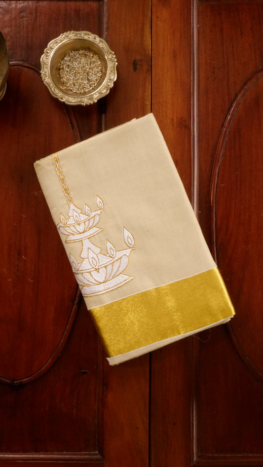 Elegant Kerala Kasavu Saree with Traditional Nilavilakku Motif [MC87]
