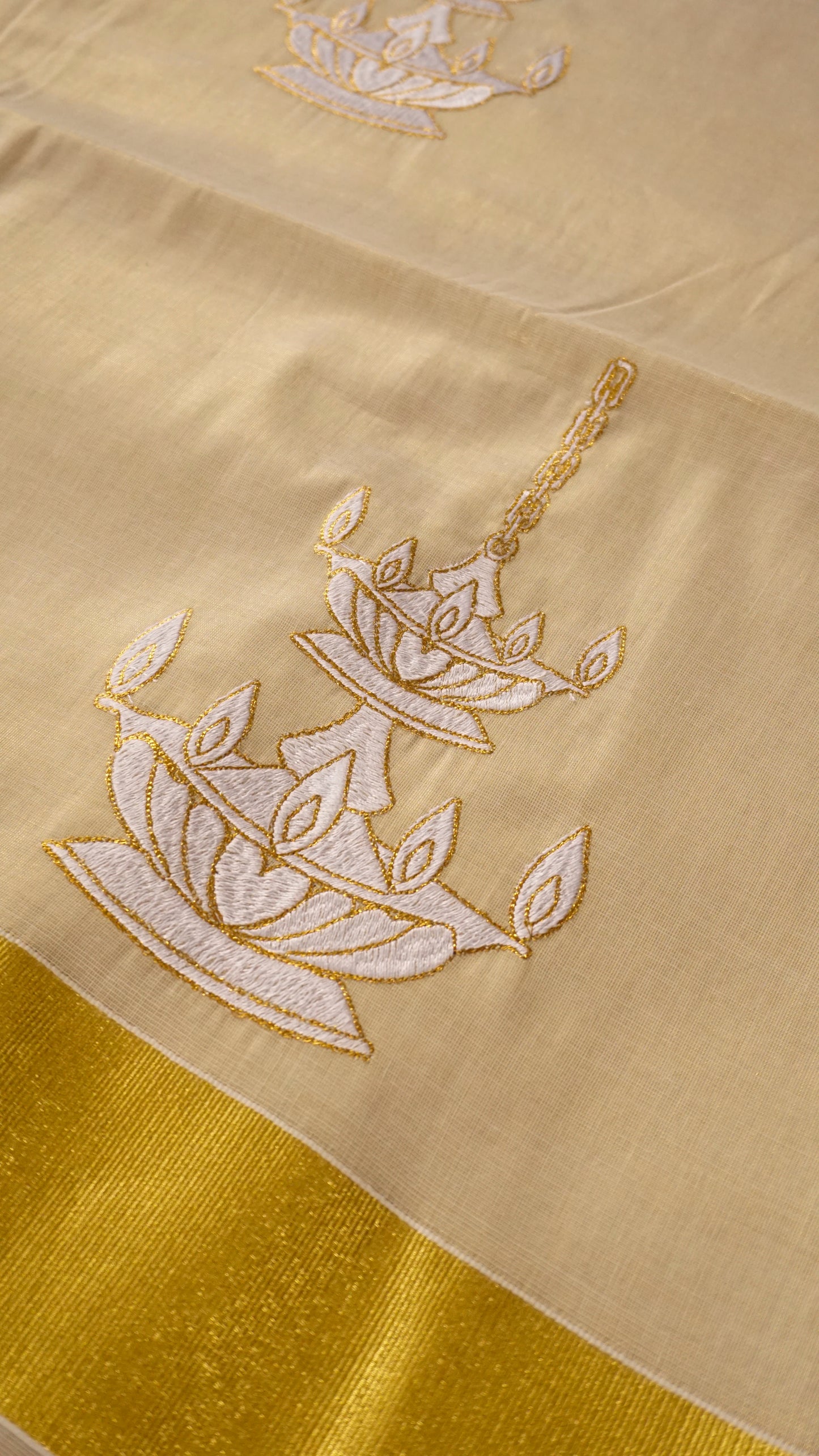 Elegant Kerala Kasavu Saree with Traditional Nilavilakku Motif [MC87]