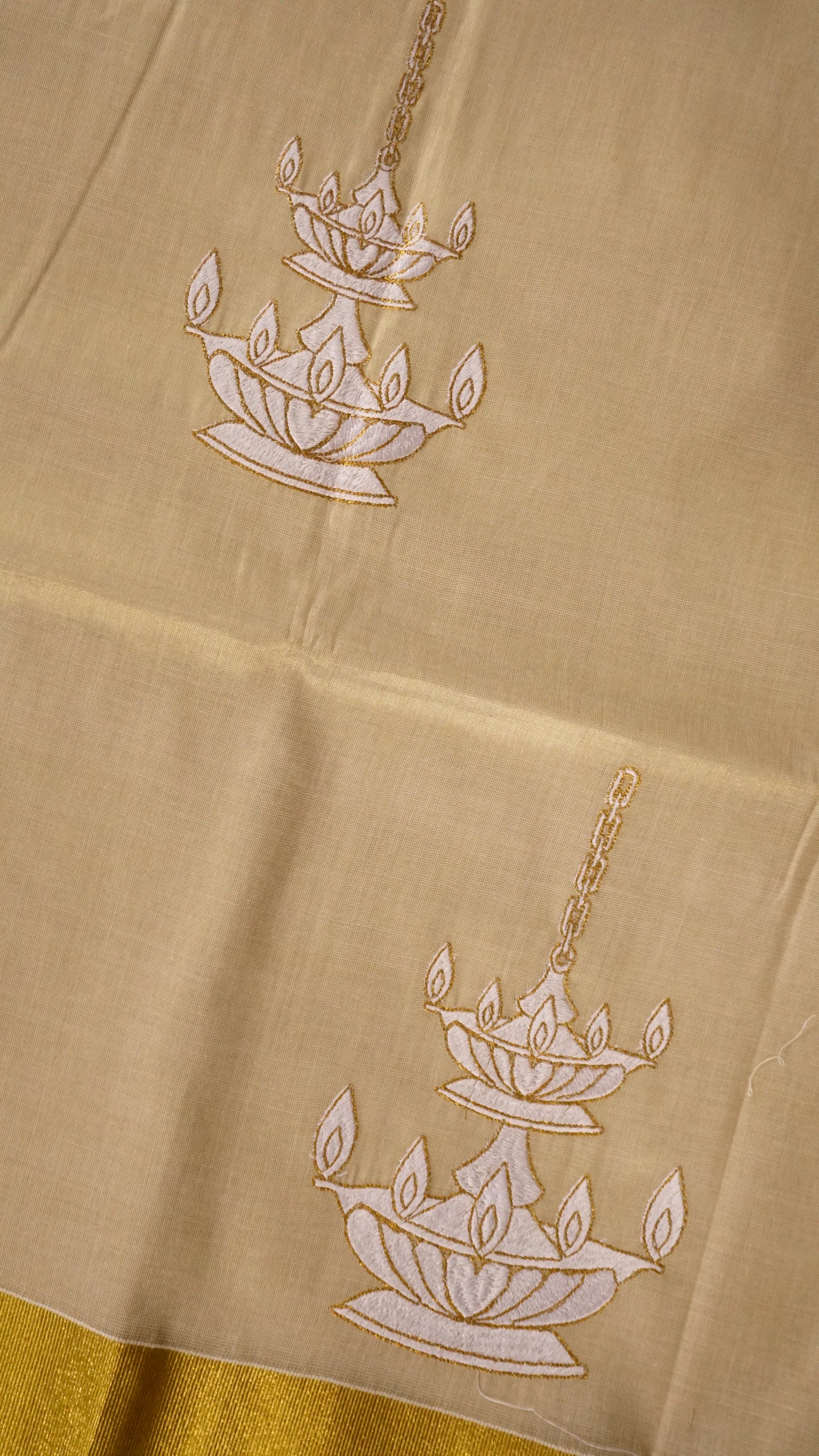 Elegant Kerala Kasavu Saree with Traditional Nilavilakku Motif [MC87]