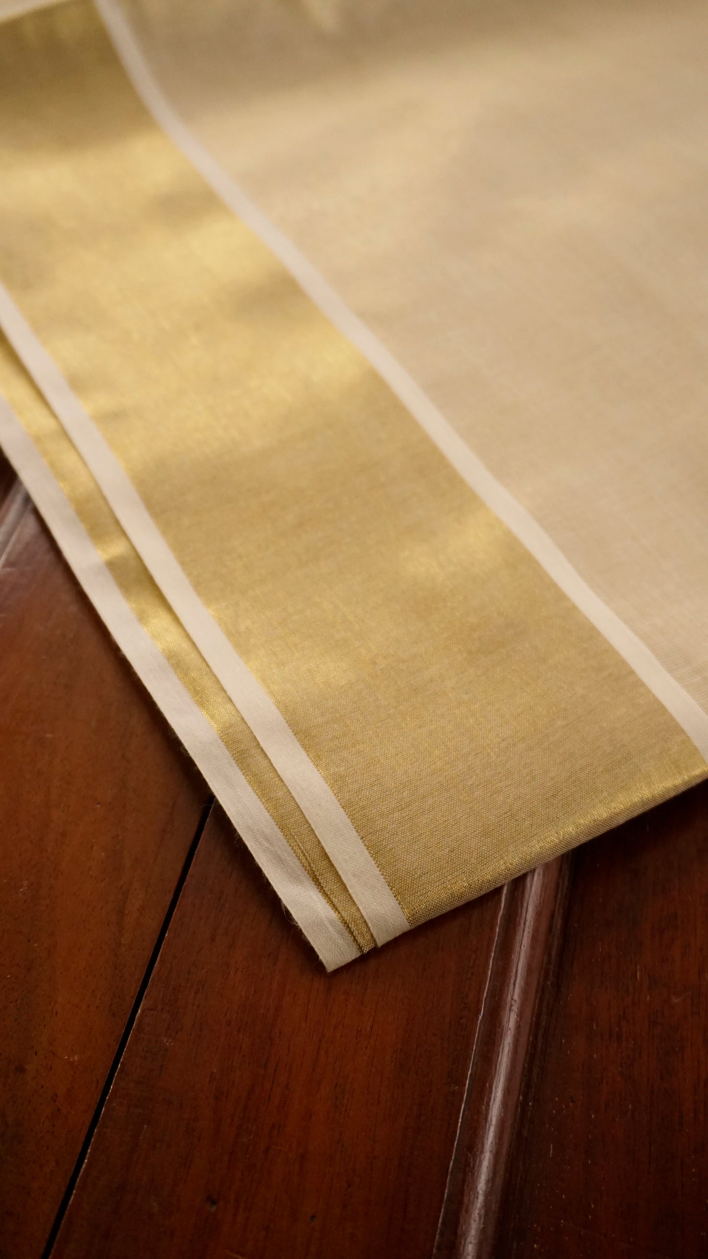 Elegant Kerala Kasavu Saree with Traditional Nilavilakku Motif [MC87]