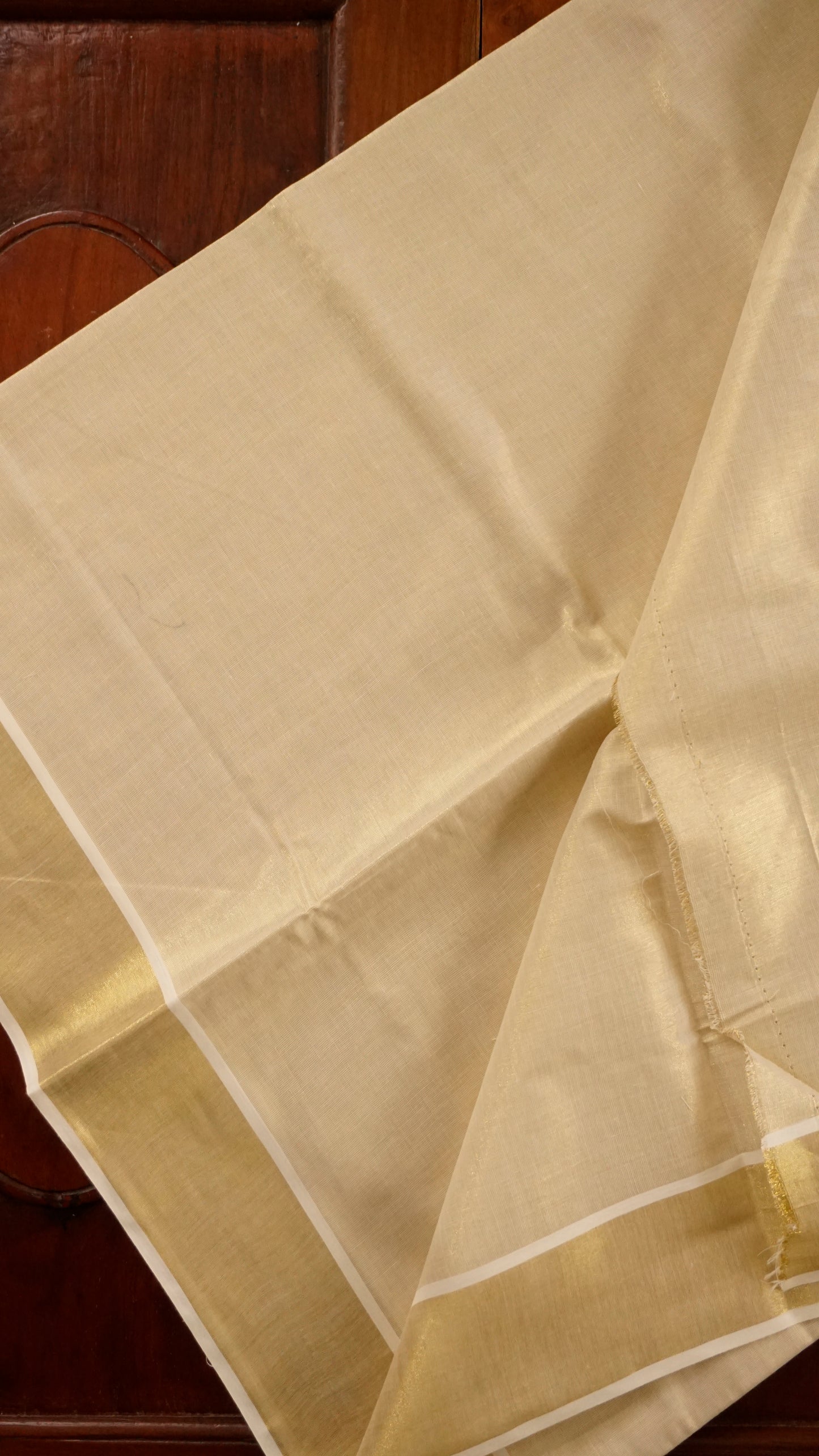 Elegant Kerala Kasavu Saree with Traditional Nilavilakku Motif [MC87]