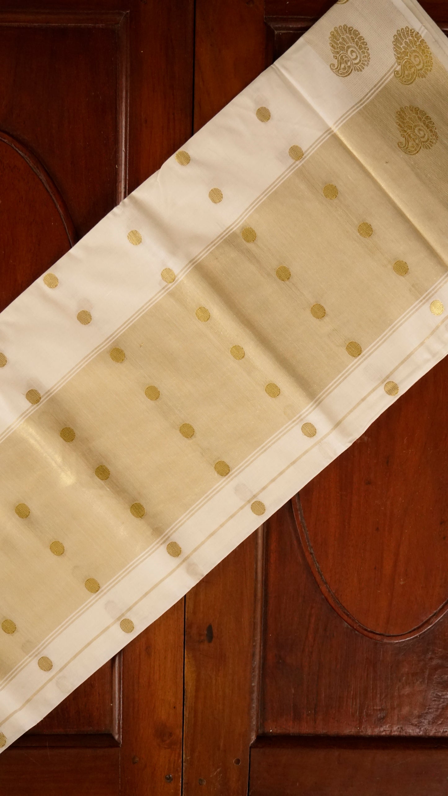 Elegant Kerala Kasavu Saree with Golden Butta Motifs [MC69]