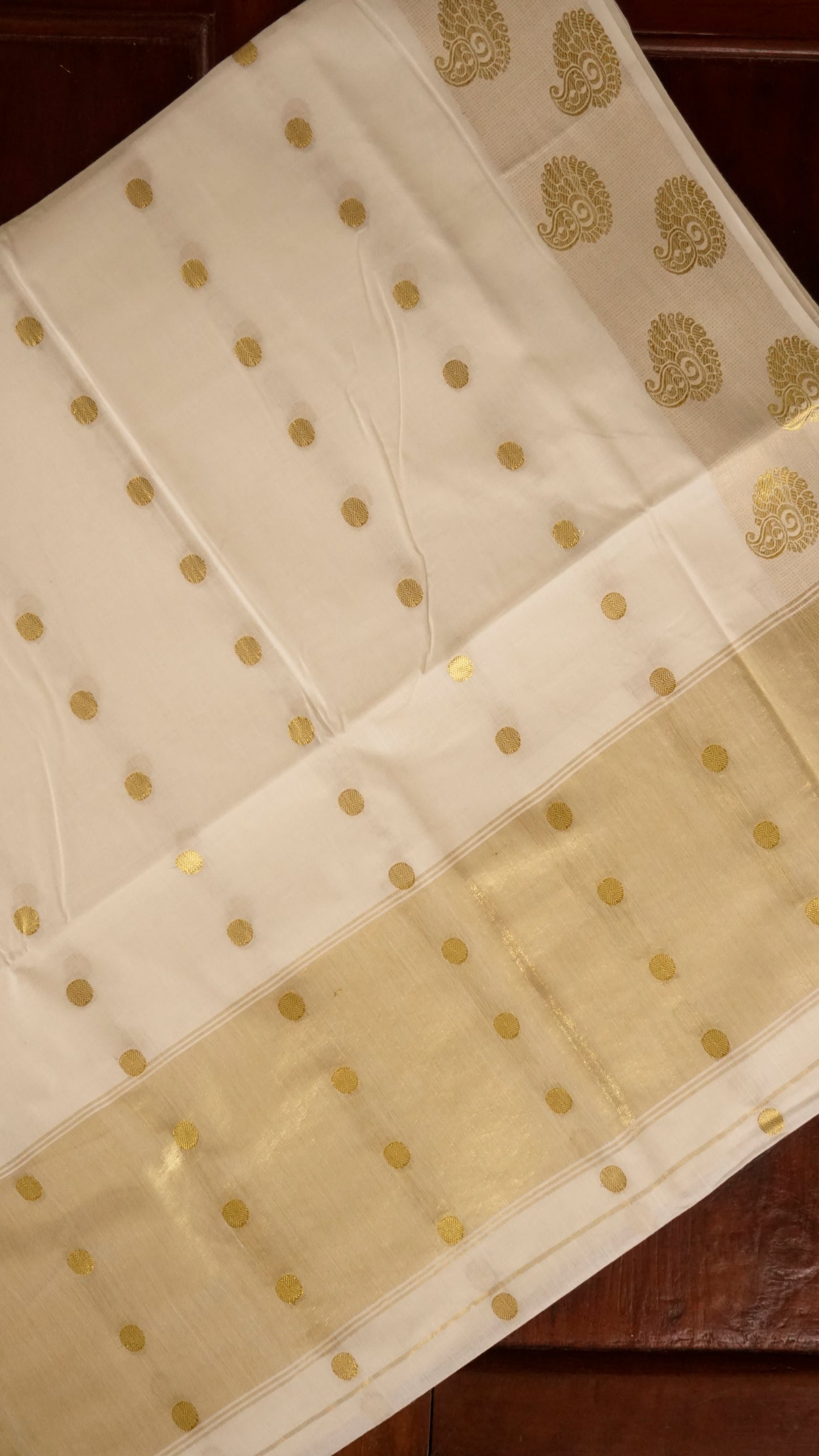 Elegant Kerala Kasavu Saree with Golden Butta Motifs [MC69]