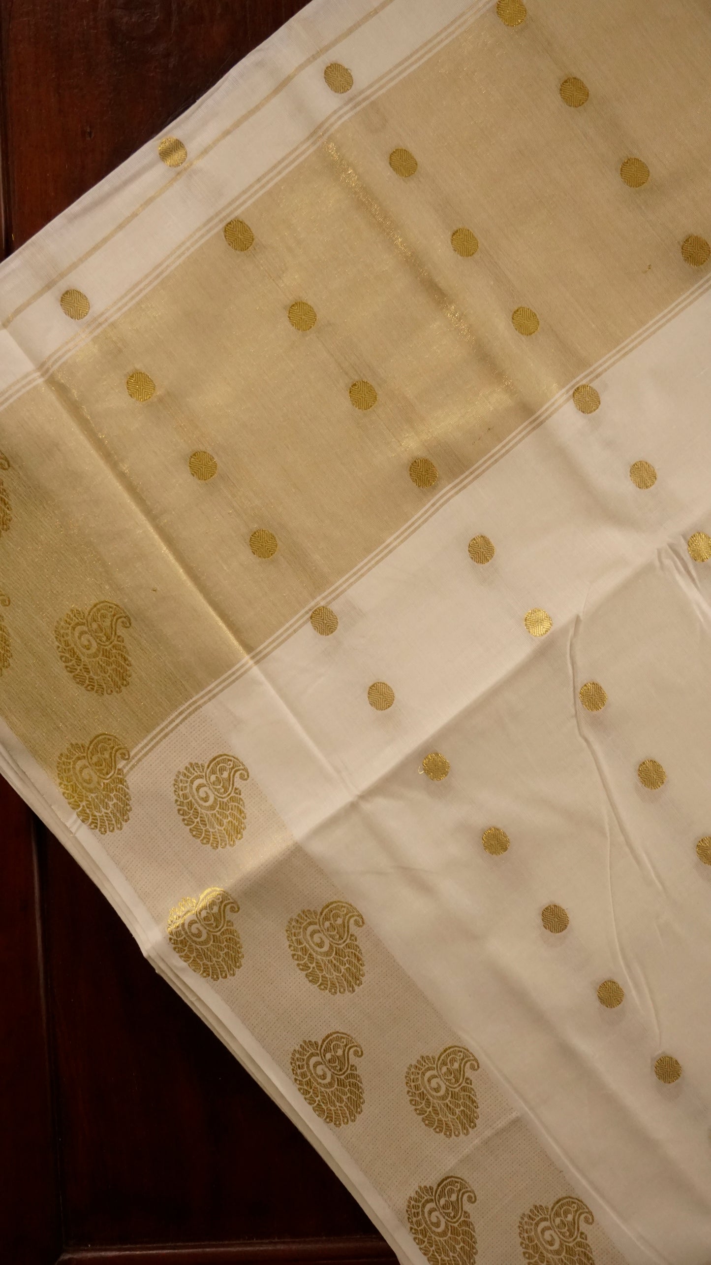 Elegant Kerala Kasavu Saree with Golden Butta Motifs [MC69]