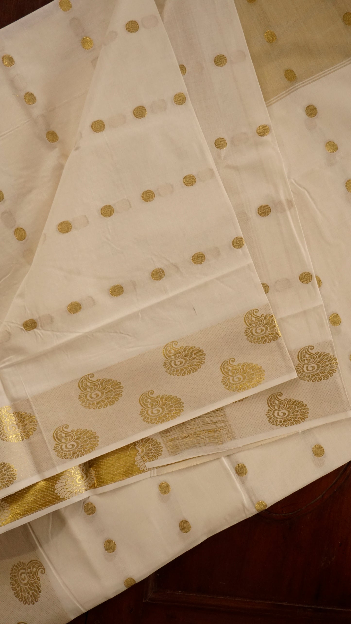 Elegant Kerala Kasavu Saree with Golden Butta Motifs [MC69]