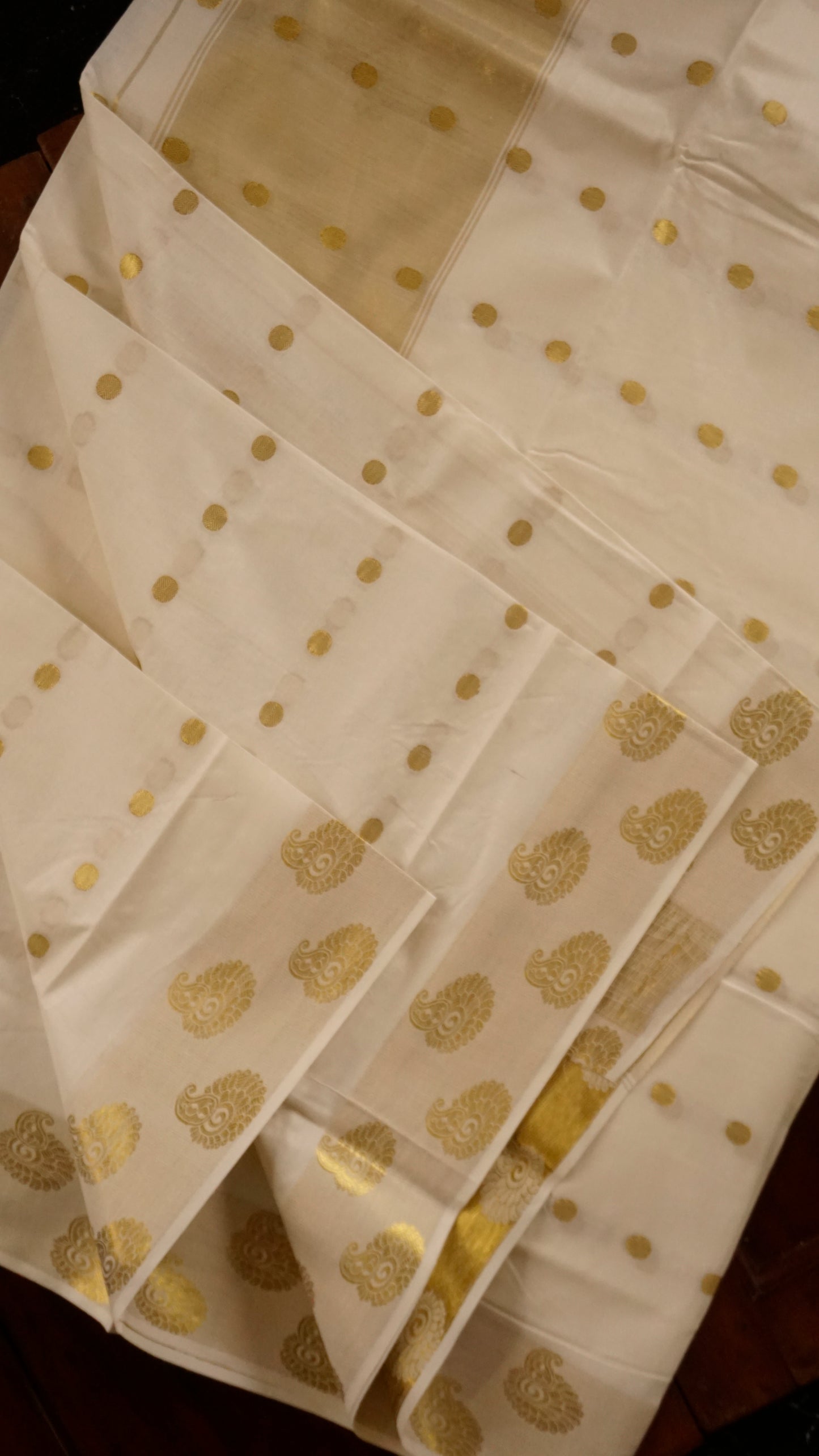 Elegant Kerala Kasavu Saree with Golden Butta Motifs [MC69]