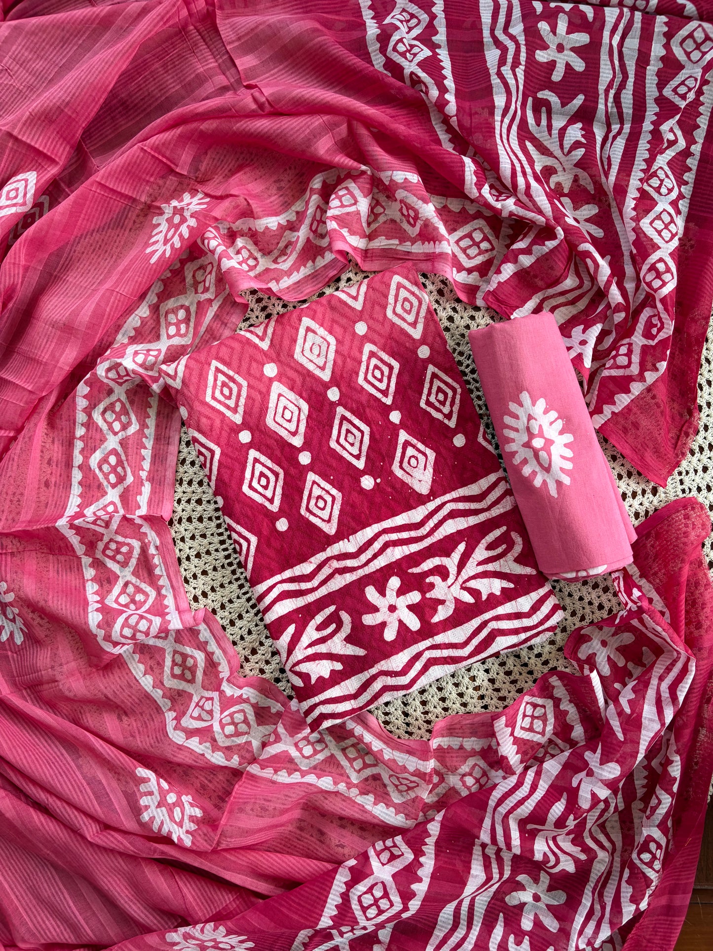Vibrant Pink Cotton Unstitched Salwar Set with Printed Dupatta[GUE25]
