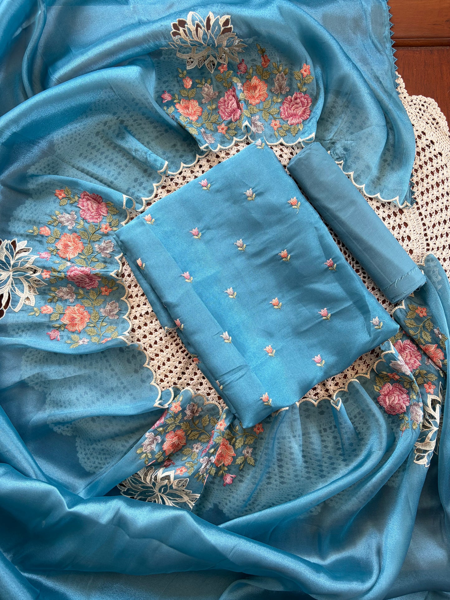 Floral Embroidered Organza Salwar Suit [GUE275]