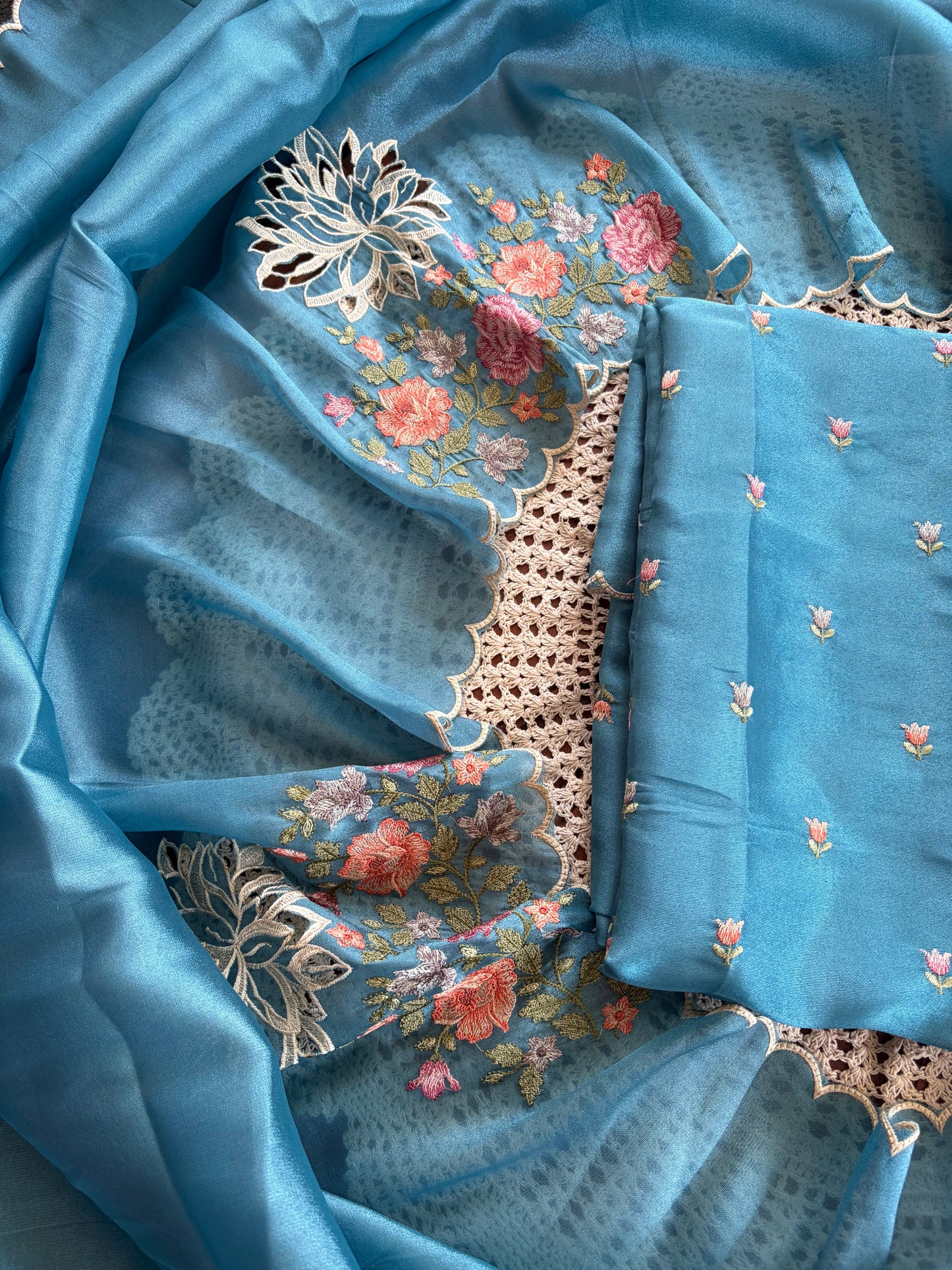 Floral Embroidered Organza Salwar Suit [GUE275]
