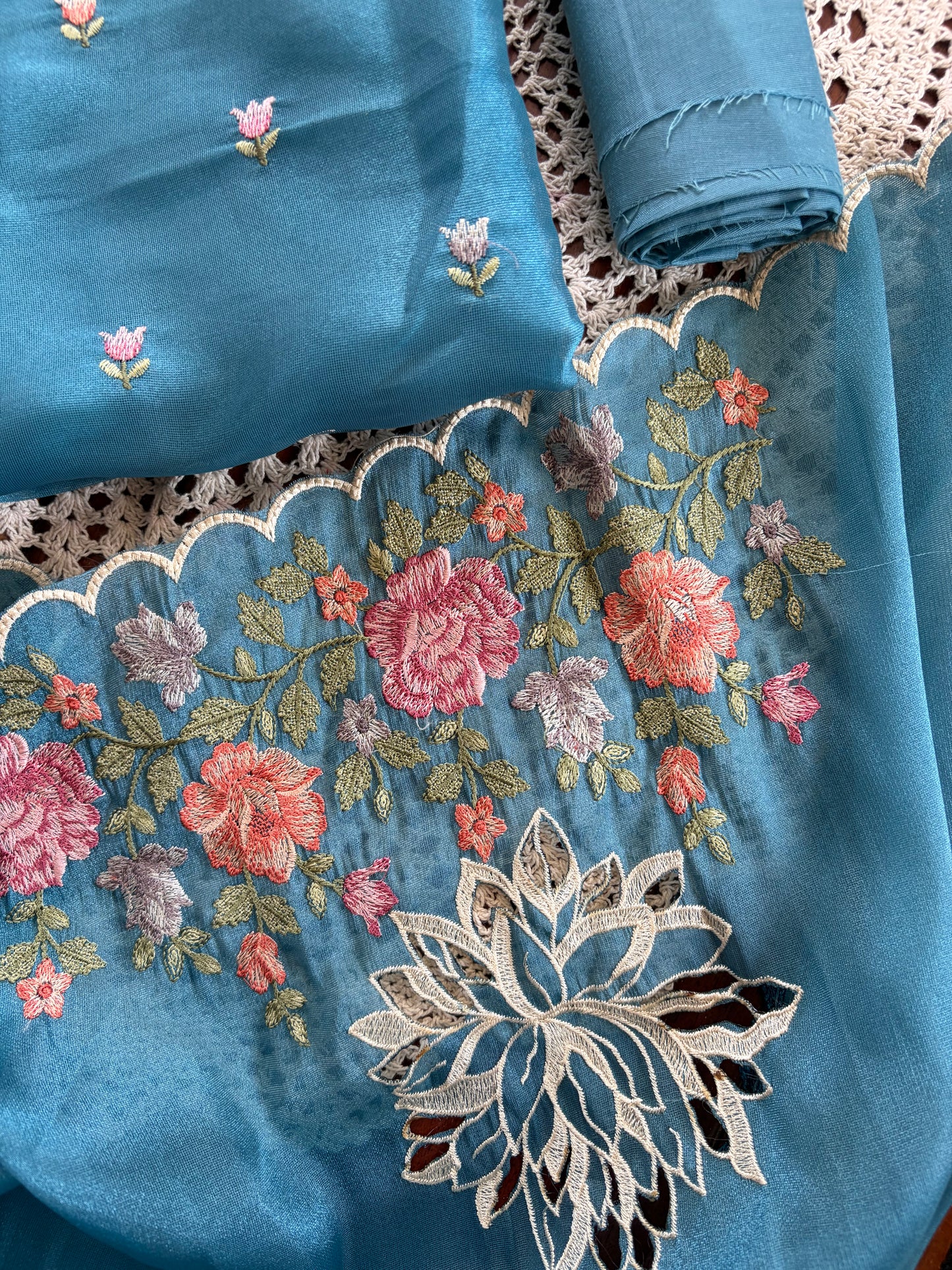 Floral Embroidered Organza Salwar Suit [GUE275]
