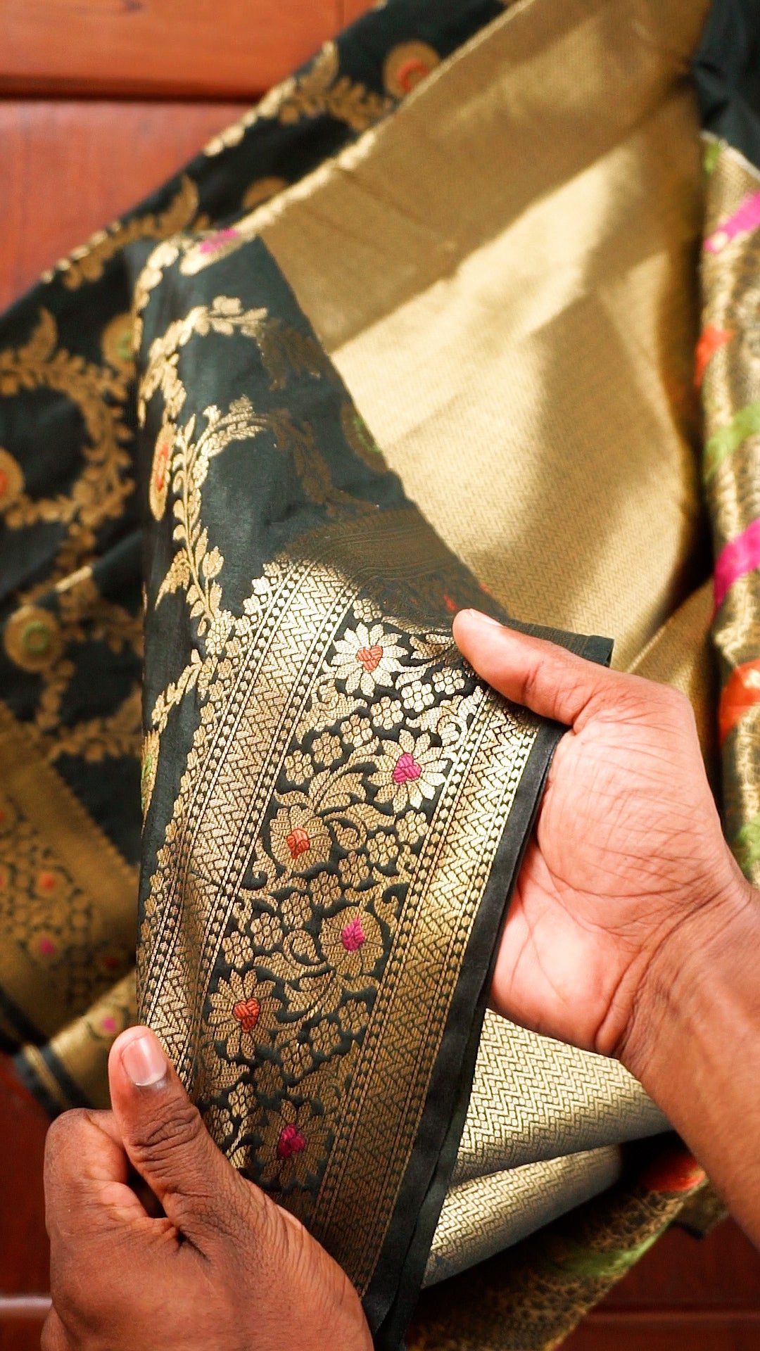 Elegant Dark Green Soft Silk Saree with Zari Work [AV17]