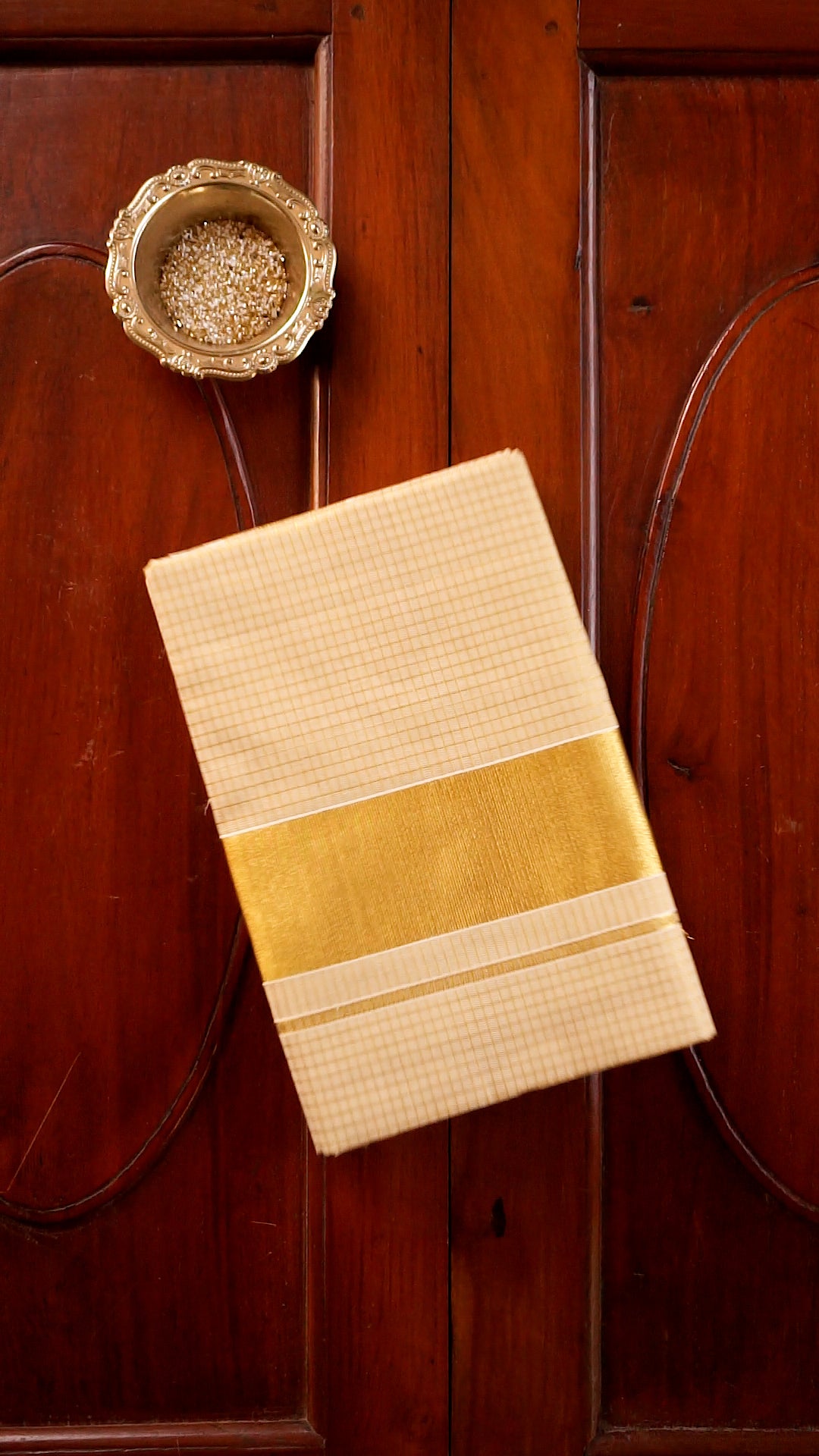 Elegant Kerala Kasavu Saree – Classic Gold Border Tradition [KS01]