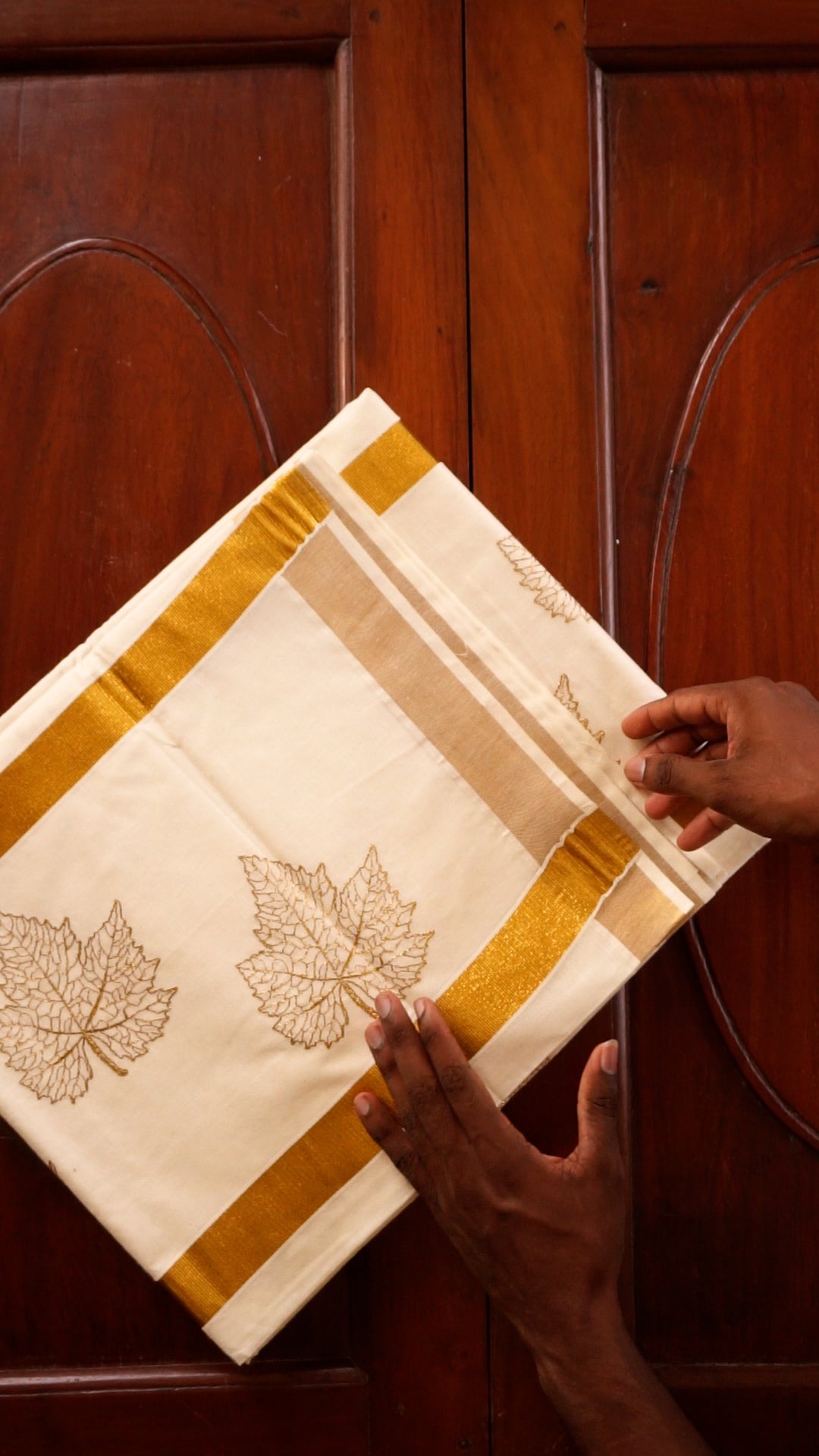 Elegant Kerala Kasavu Saree with Leaf Motif Design[KS23]