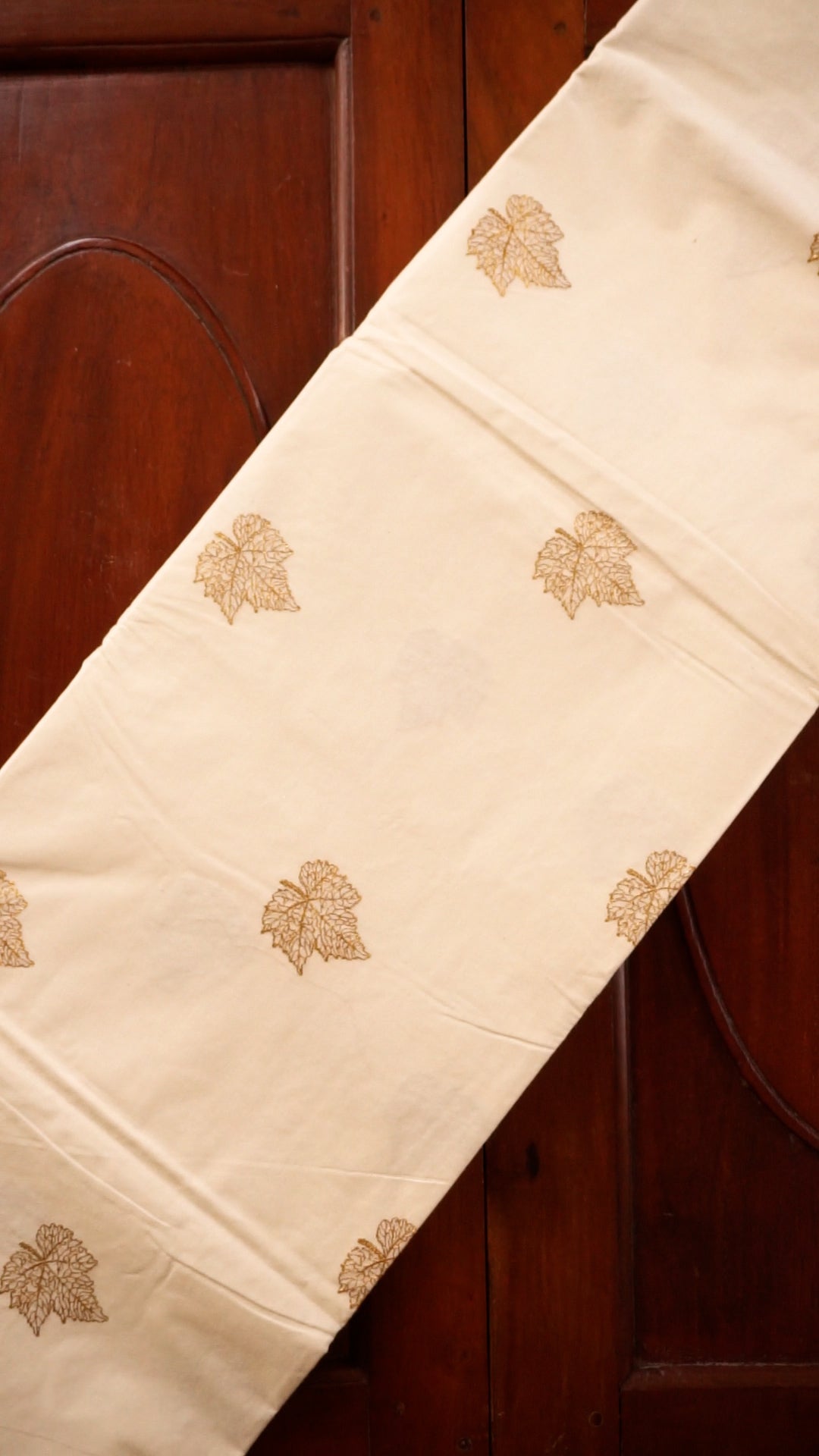 Elegant Kerala Kasavu Saree with Leaf Motif Design[KS23]