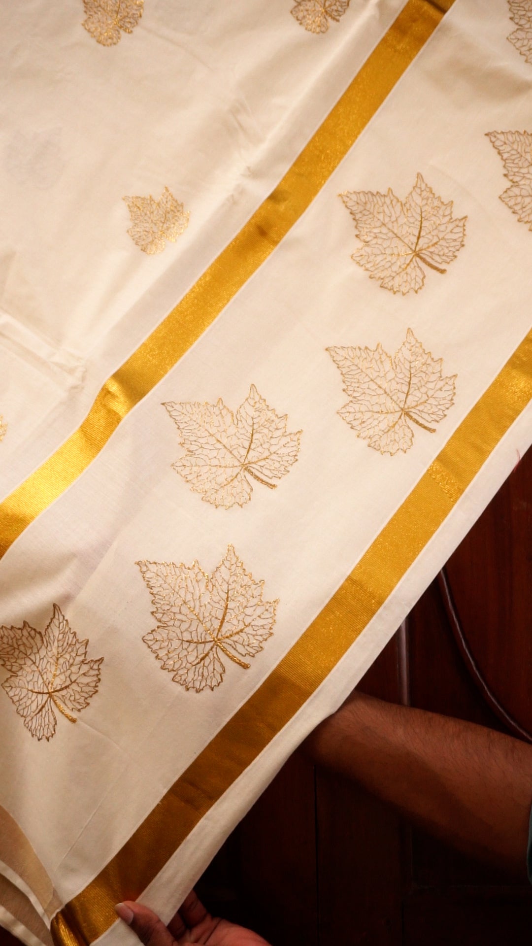 Elegant Kerala Kasavu Saree with Leaf Motif Design[KS23]