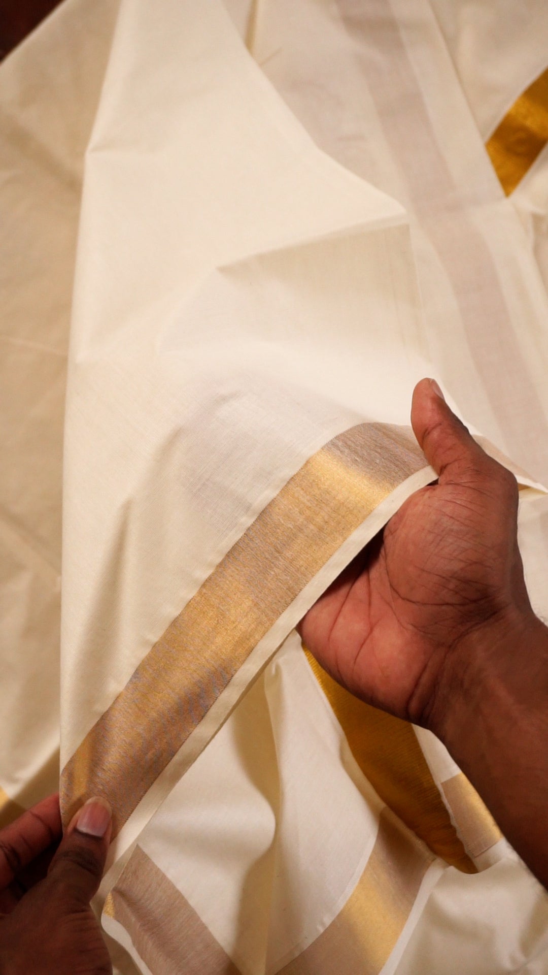 Elegant Kerala Kasavu Saree with Leaf Motif Design[KS23]